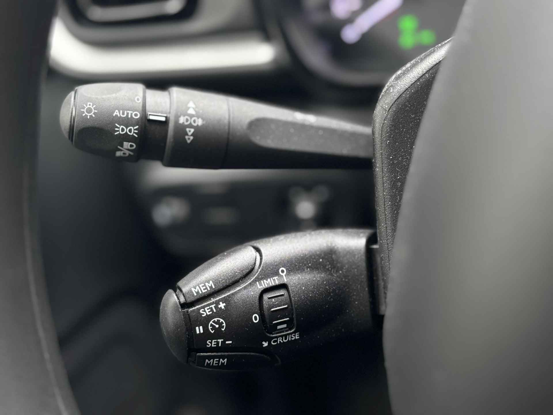 Citroën C3 5-deurs C-Series 1.2 PureTech 83pk NAVI | TWO-TONE! | STOELVERW. | EXTRA GETINTE ACHTERRUITEN | DAB+ - 22/61