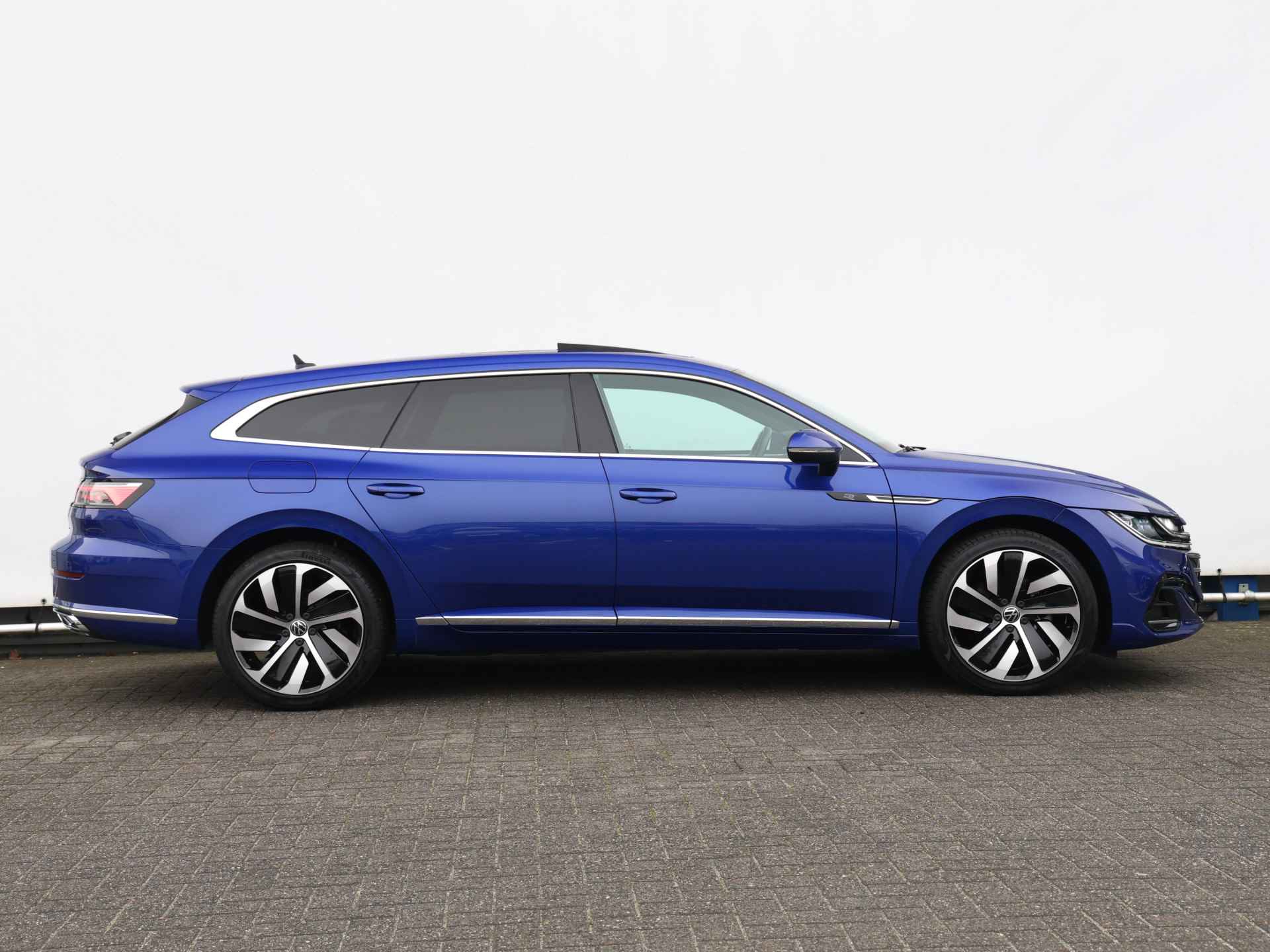 Volkswagen Arteon Shooting Brake 1.4 TSI eHybrid R-Line Business 218pk DSG | LED Matrix | Panoramadak | Digital dashboard | Leder | DCC | Stoelverwarming - 2/47