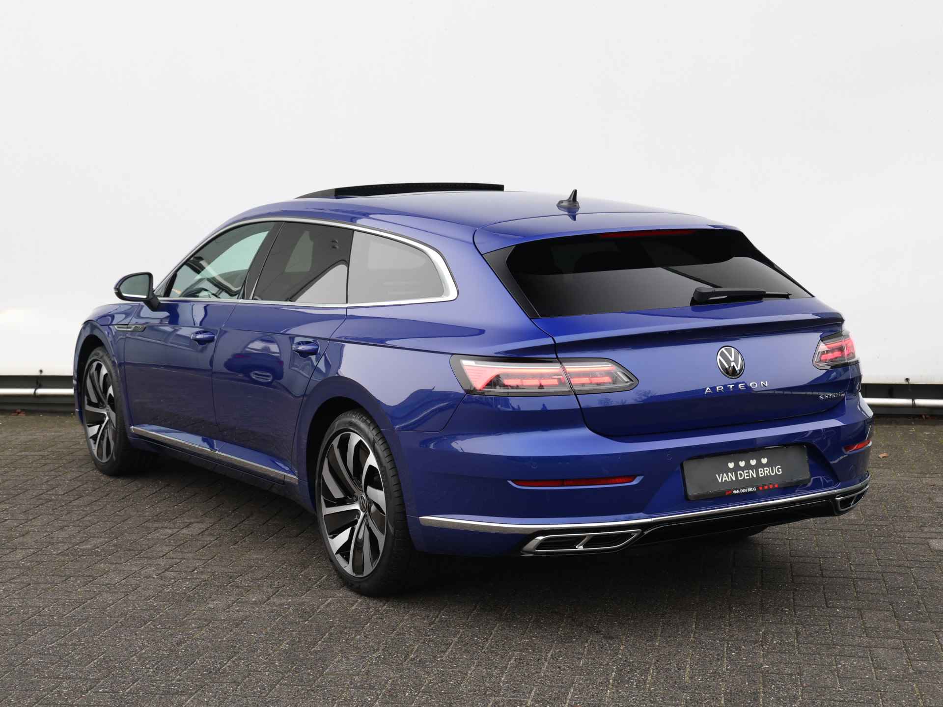 Volkswagen Arteon Shooting Brake 1.4 TSI eHybrid R-Line Business 218pk DSG | LED Matrix | Panoramadak | Digital dashboard | Leder | DCC | Stoelverwarming - 13/47