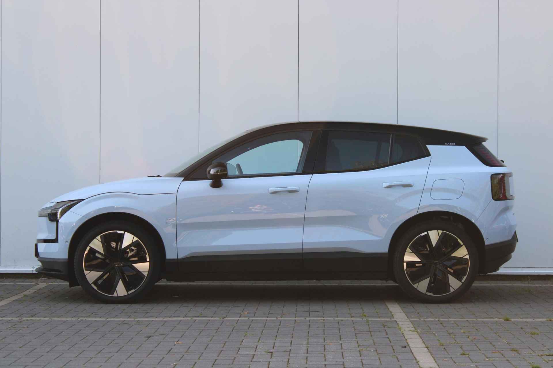 Volvo EX30 Twin Motor Performance Ultra 69 kWh Adaptieve Cruise Control met Pilot Assist, Premium audio by Harman Kardon, Geavanceerde interieurverlichting, Panoramisch dak, Elektrische bestuurdersstoel met geheugen, Verwarmbare voorstoelen + stuurwiel, Park Assist voor + achter, 360 Parkeercamera - 10/39