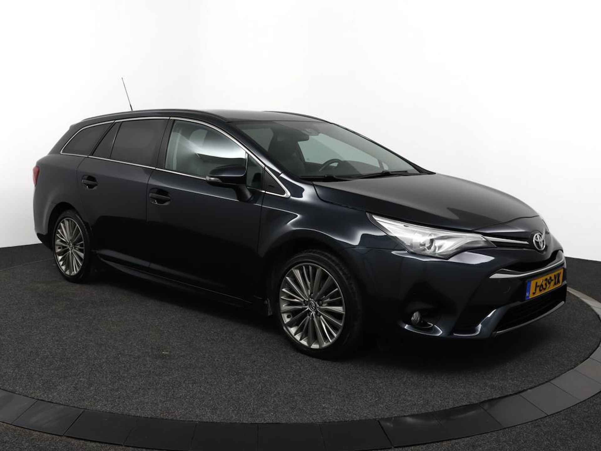 Toyota Avensis Touring Sports 1.8 VVT-i Lease Pro | Leer | Navigatie | Trekhaak | Achteruitrijcamera | Stoelverwarming | 1500 kg trekgewicht | - 14/53