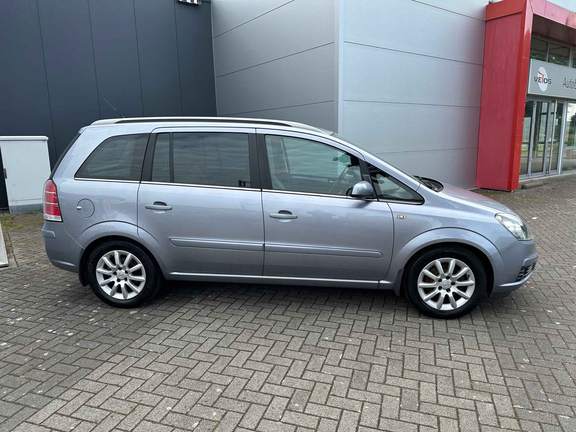 Opel Zafira 1.8 Cosmo - 3/44