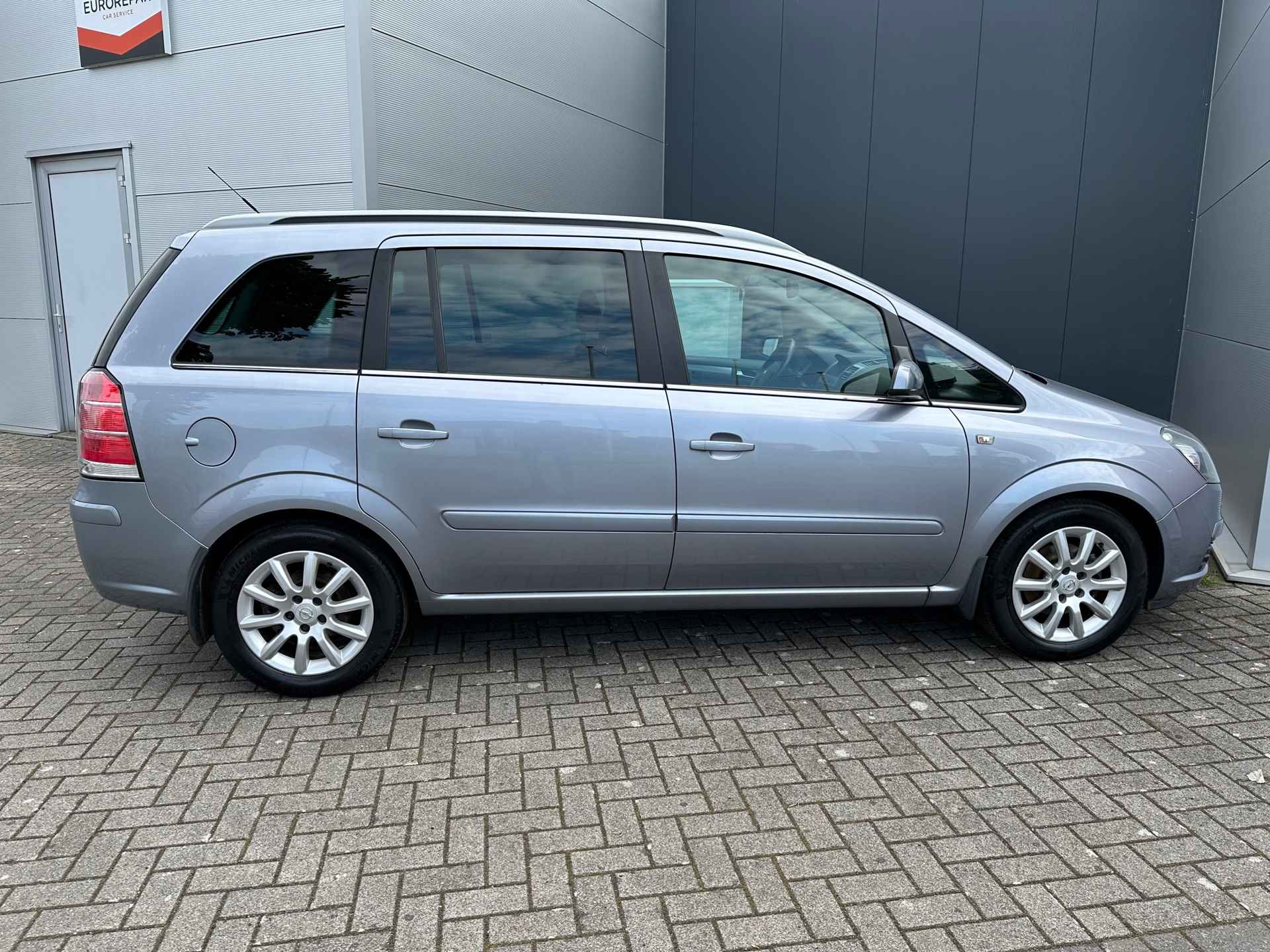 Opel Zafira 1.8 Cosmo - 5/44