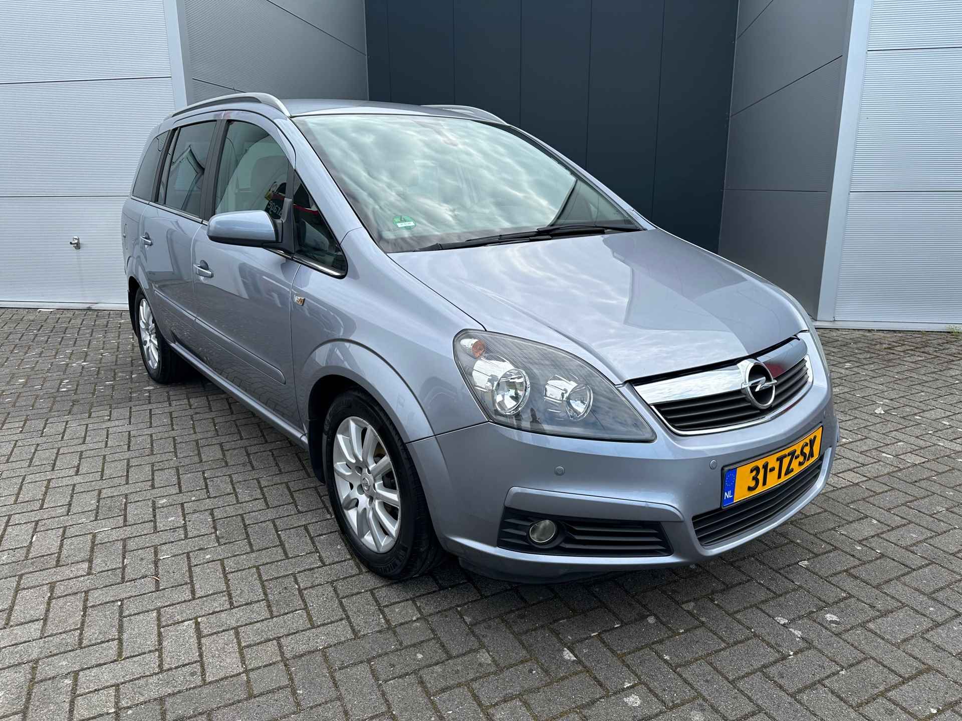 Opel Zafira 1.8 Cosmo - 10/44