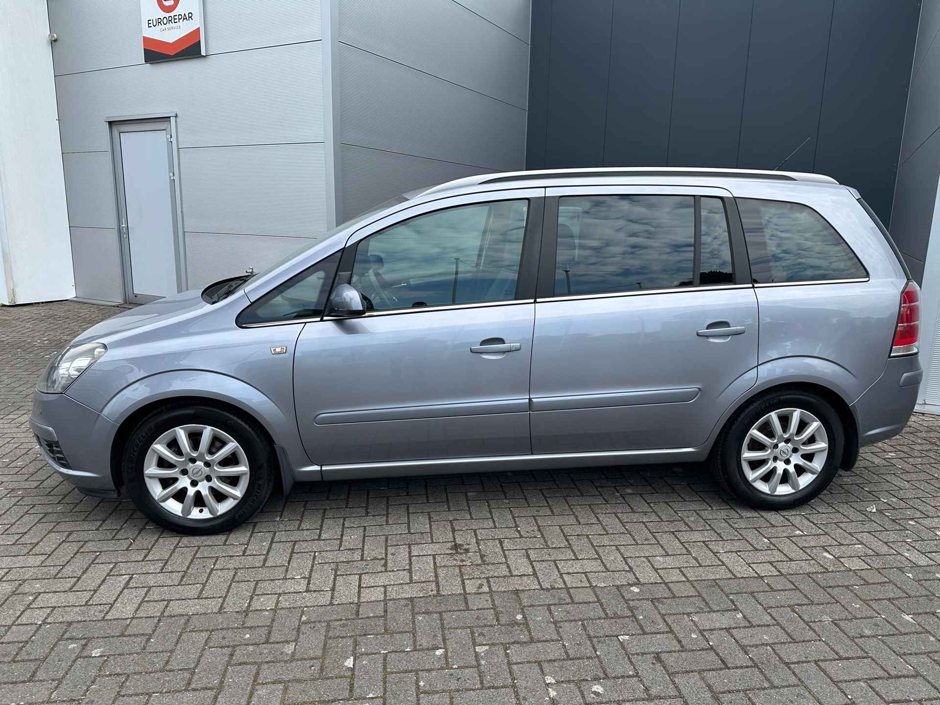 Opel Zafira 1.8 Cosmo - 19/44