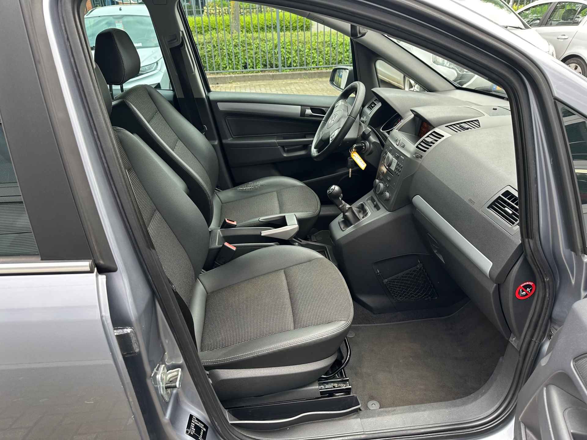 Opel Zafira 1.8 Cosmo - 43/44