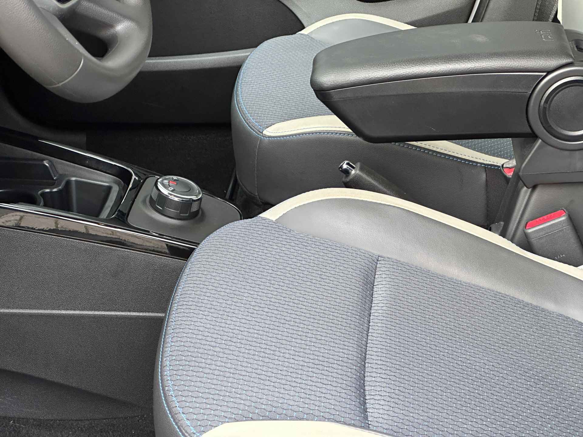 Dacia Spring Comfort Plus 27 kWh | Speciale kleur | LM velgen | Apple Carplay | Camera | Navi | AC - 14/27
