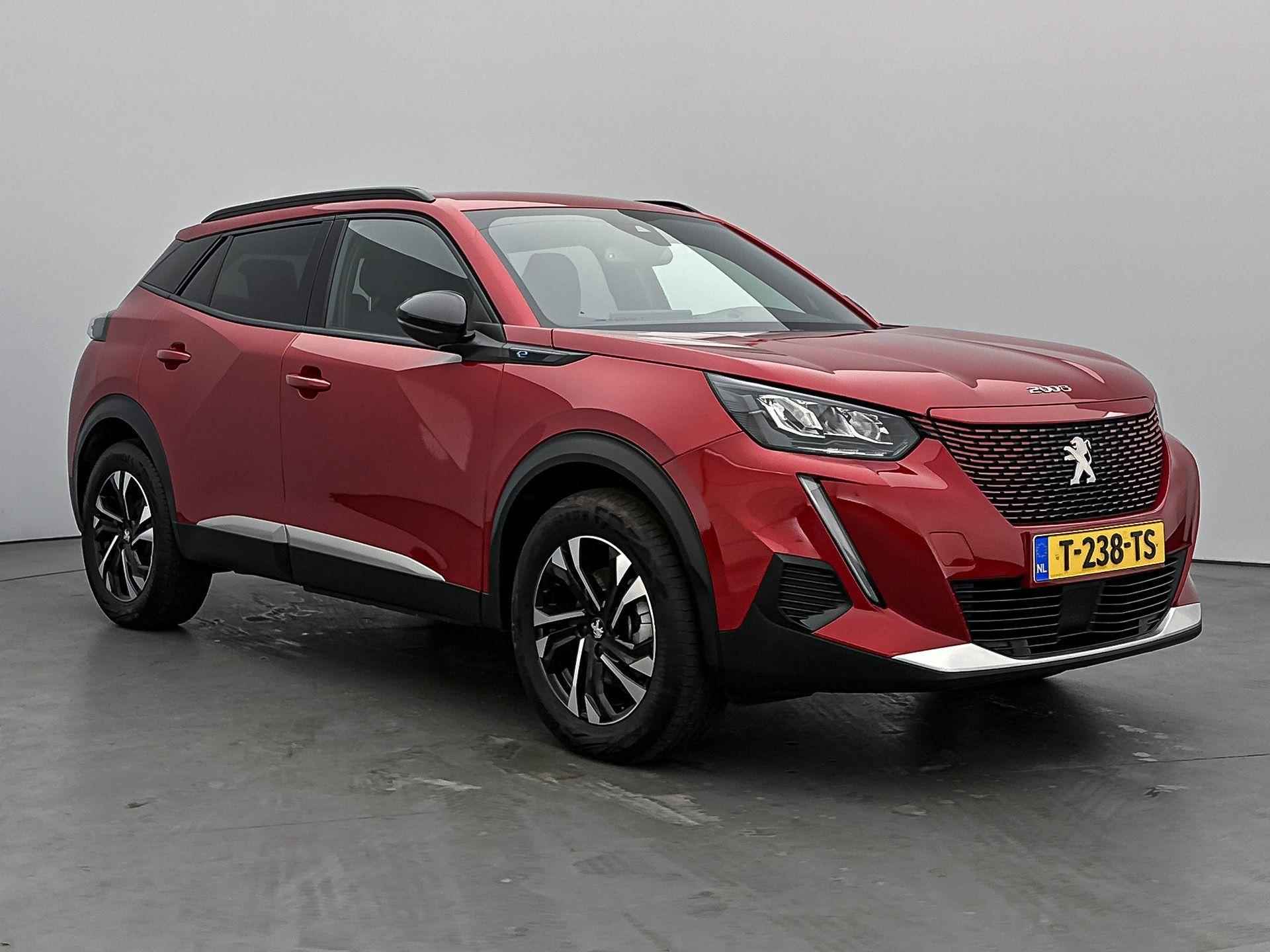 Peugeot e-2008 SUV Allure Pack 50 kWh 136pk Automaat | Navigatie | 3-fase laden | Achteruitrijcamera | Stoelverwarming | 3D Cockpit | Climate Control | Cruise Control | Parkeersensoren | Keyless | Bluetooth | Apple CarPlay / Android Auto | DAB+ radio | Donker getint glas | 17" lichtmetalen velgen | - 3/35