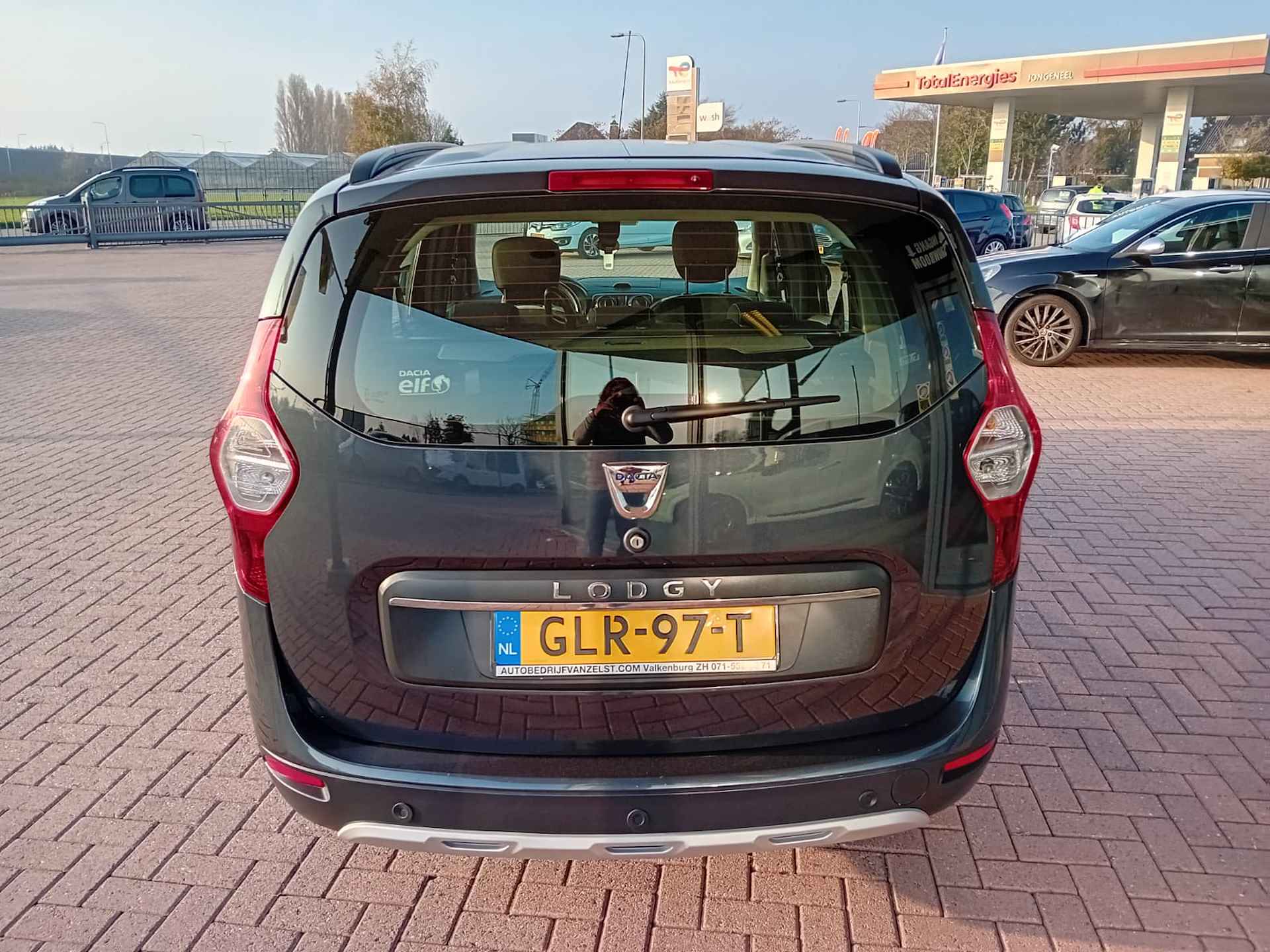 Dacia Lodgy 1.6 SCe Stepway 7p., Airco, Multimediasysteem, Bluetooth telefoonverbinding, Navigatie, Parkeersensoren, Cruise control, Elektri Winterset op velg, Nette auto, Dealer onderhouden, BOVAG - 8/24