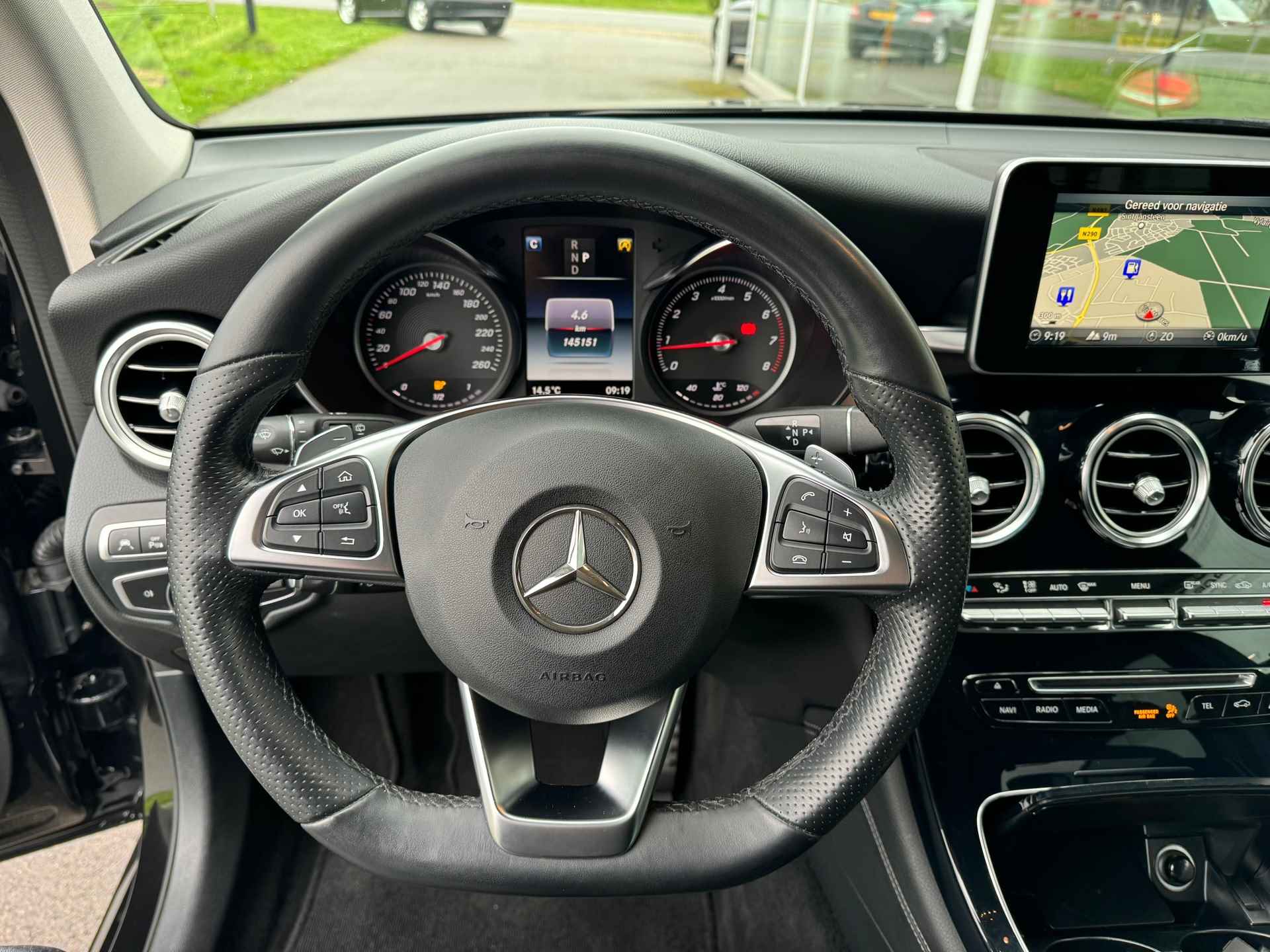 Mercedes-Benz GLC-klasse 250 4MATIC AMG night-pakket automaat , elektrische trekhaak , achteruitrijcamera - 17/26