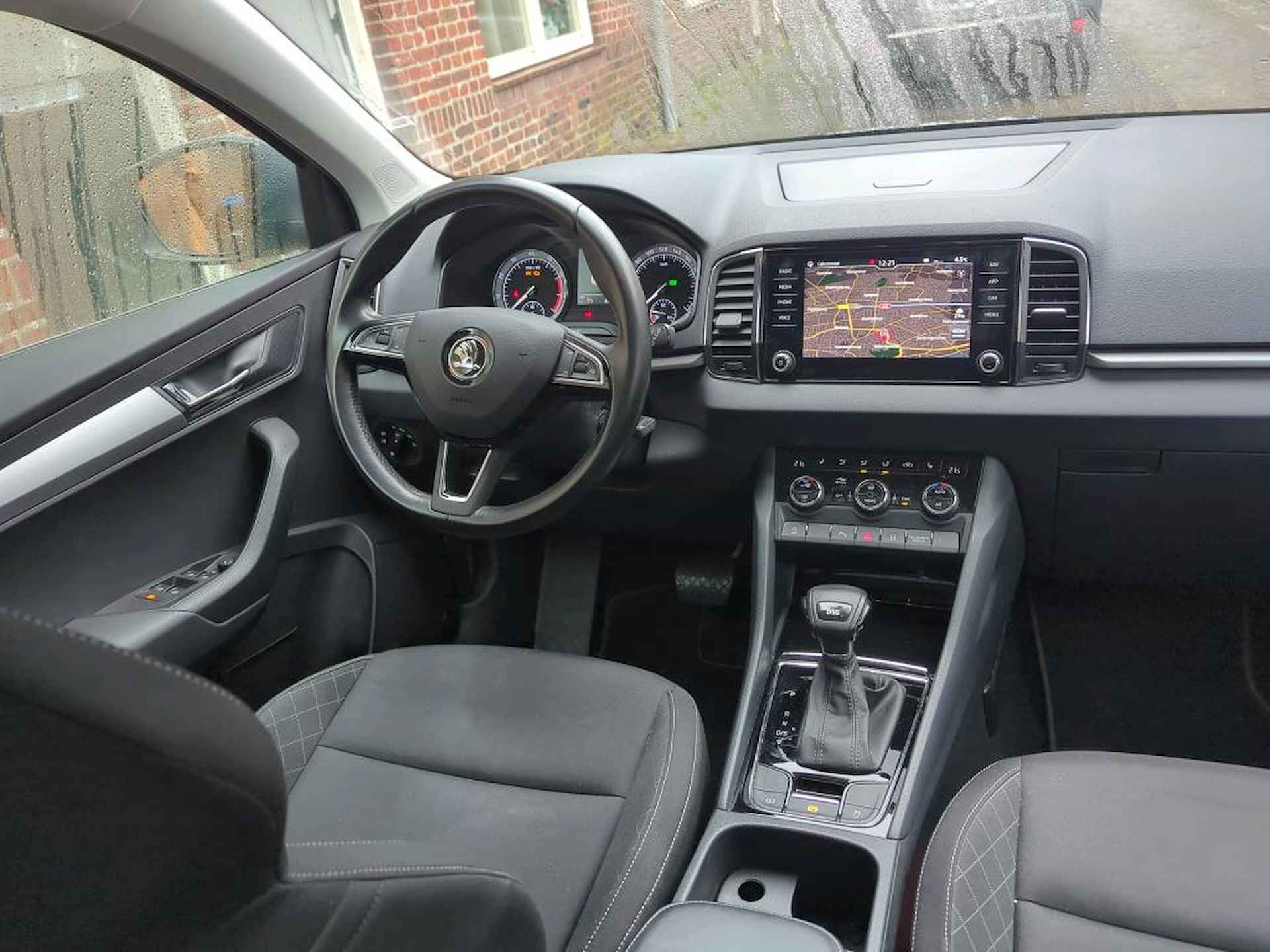 Škoda Karoq 1.5 TSI ACT Ambition Business /DSG/ Metallic/ NAVI / APP.Connect / 17LMV / CAMERA / PANODAK - 12/16