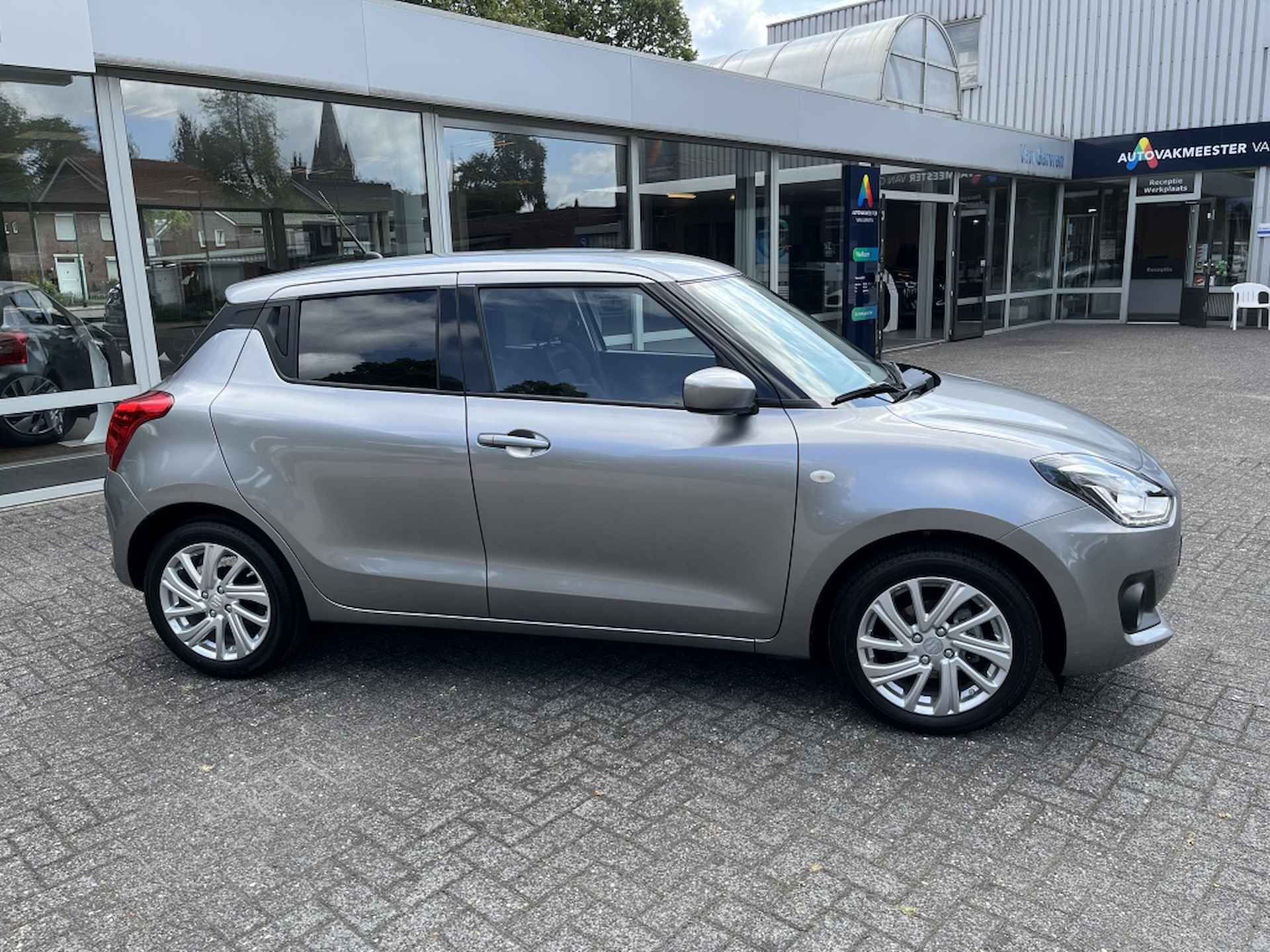 Suzuki Swift 1.2 Select Sm.Hybrid | Apple Carplay | Camera | Cruise - 3/33