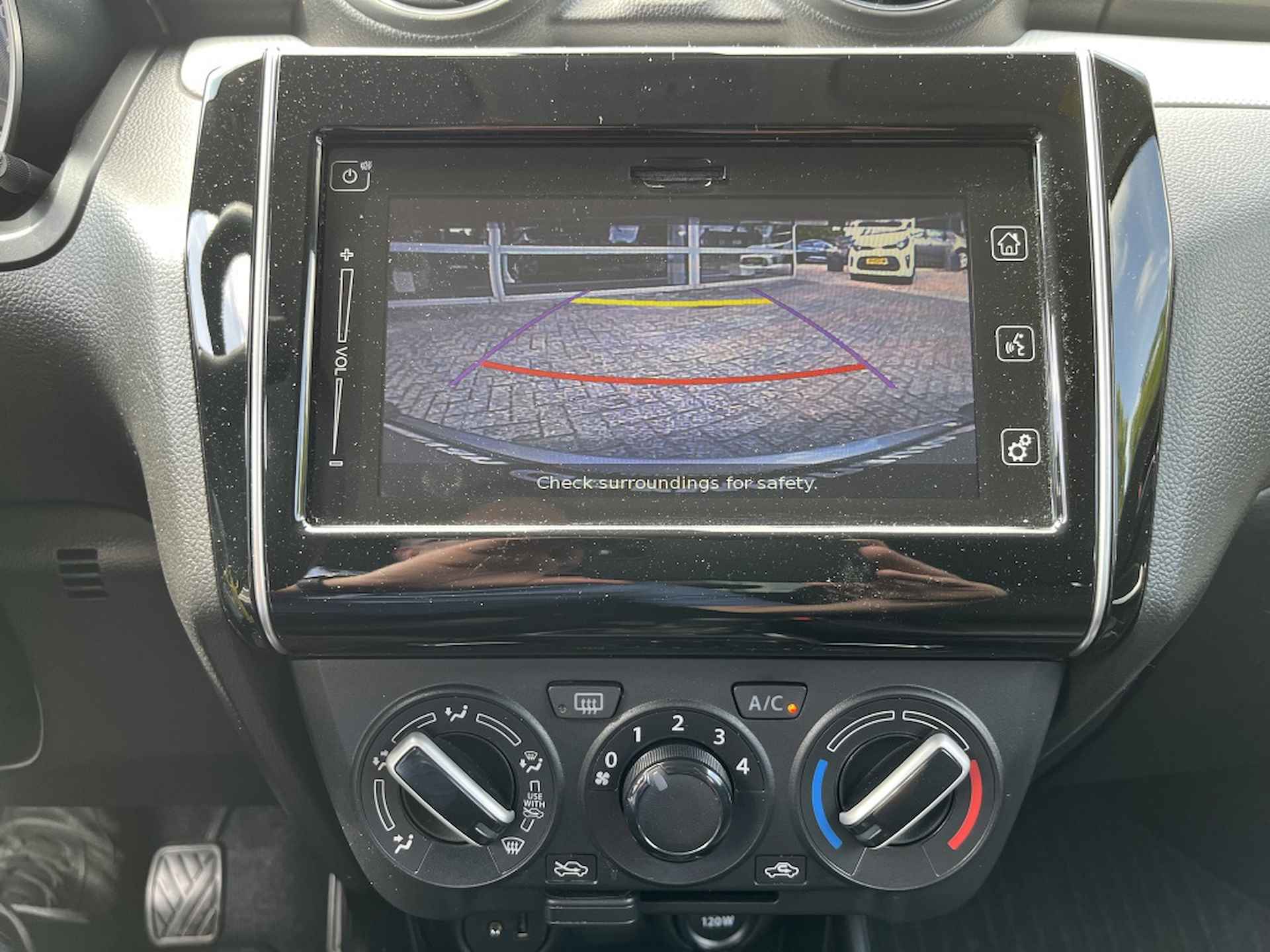 Suzuki Swift 1.2 Select Sm.Hybrid | Apple Carplay | Camera | Cruise - 24/33