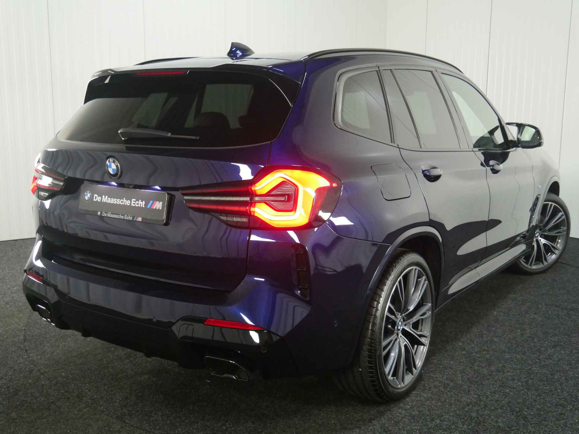 BMW X3 M40i xDrive High Executive Automaat / Panoramadak / Trekhaak / Laserlight / Sportstoelen / Adaptief M Onderstel / Parking Assistant Plus / Comfort Access - 3/39