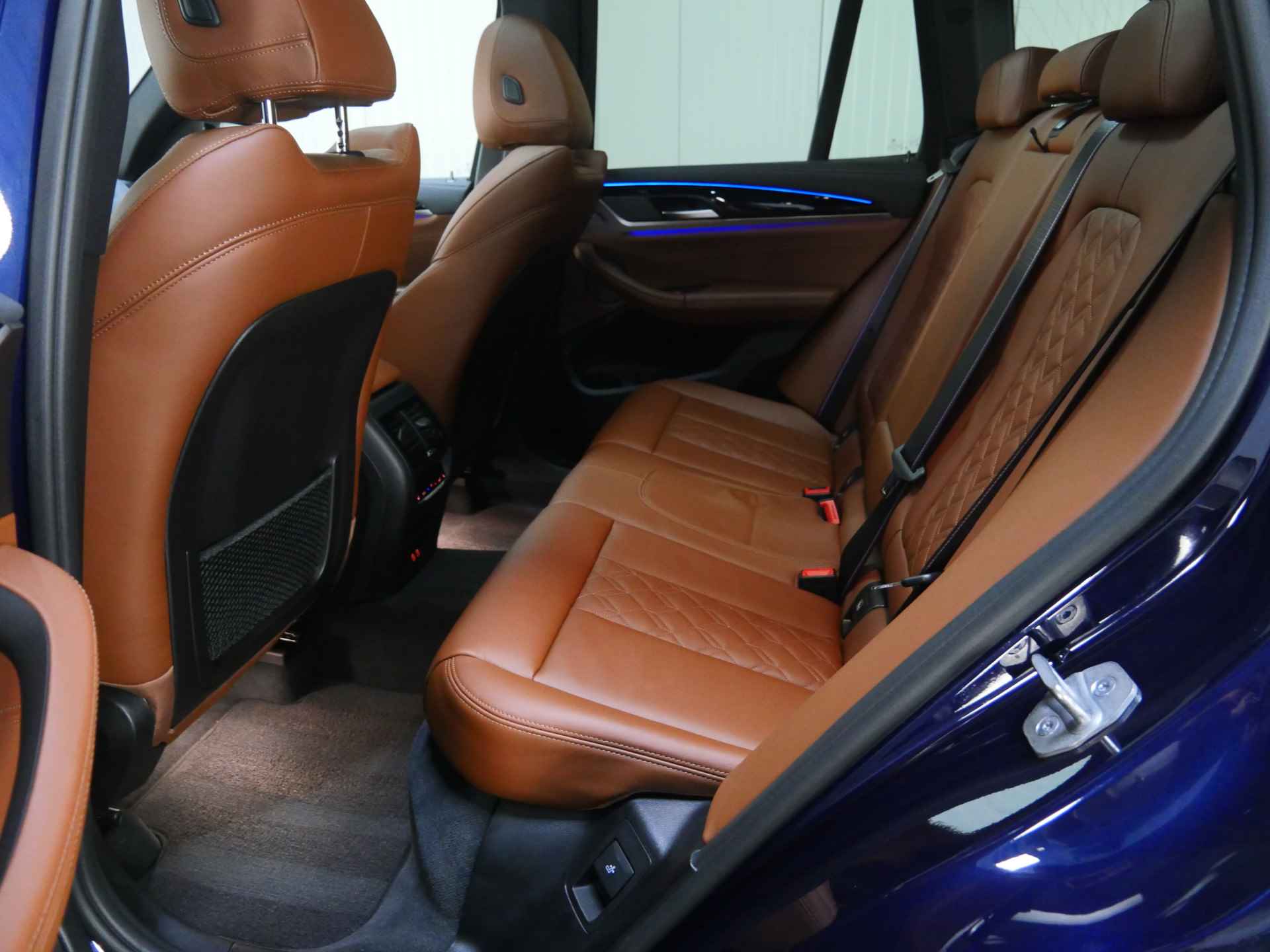BMW X3 M40i xDrive High Executive Automaat / Panoramadak / Trekhaak / Laserlight / Sportstoelen / Adaptief M Onderstel / Parking Assistant Plus / Comfort Access - 11/39