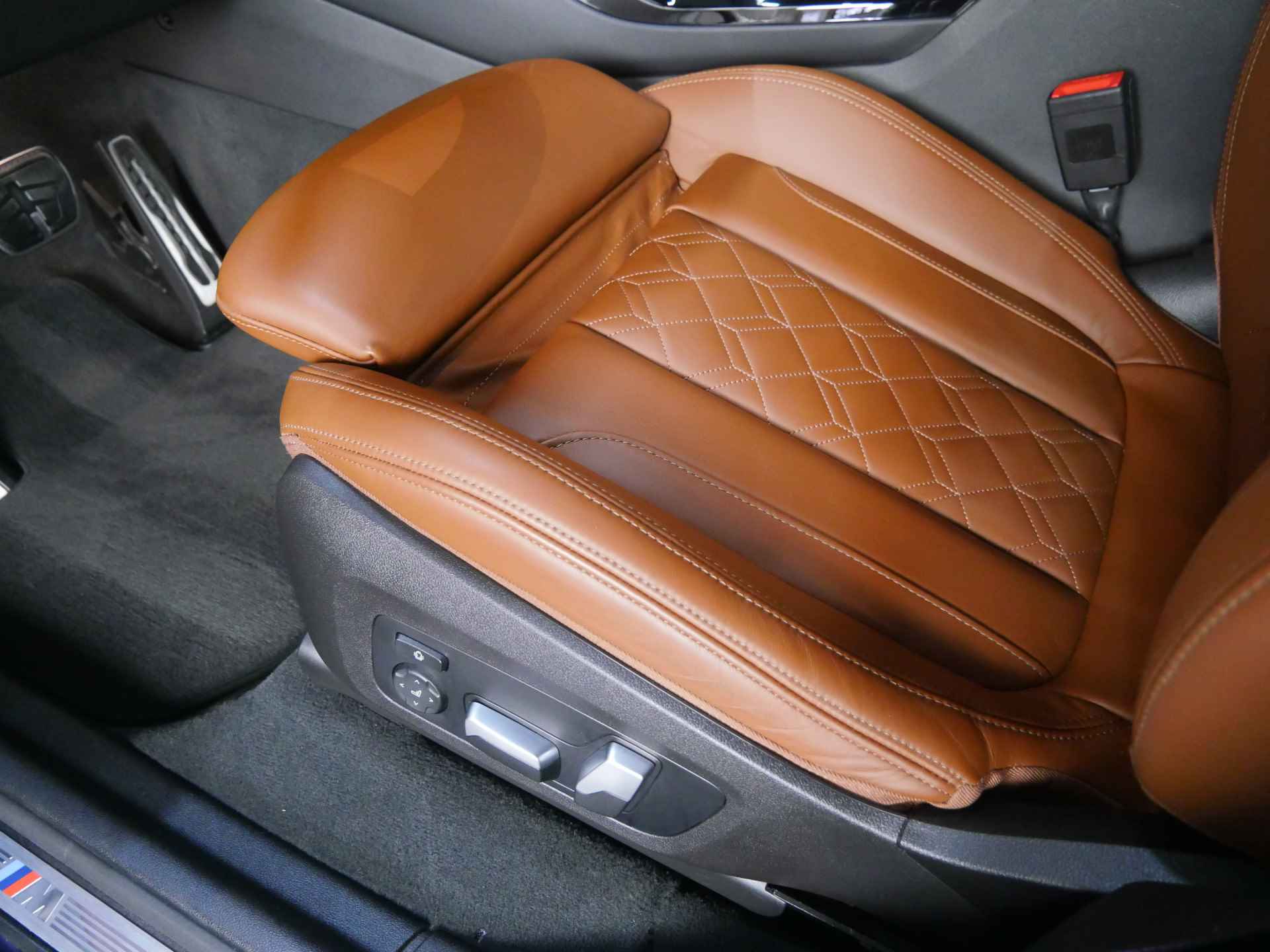 BMW X3 M40i xDrive High Executive Automaat / Panoramadak / Trekhaak / Laserlight / Sportstoelen / Adaptief M Onderstel / Parking Assistant Plus / Comfort Access - 13/39