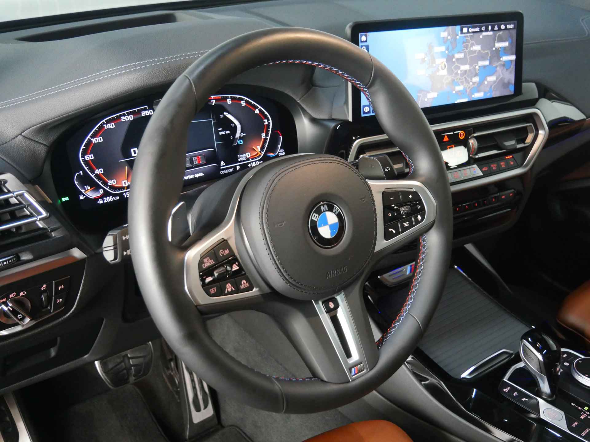BMW X3 M40i xDrive High Executive Automaat / Panoramadak / Trekhaak / Laserlight / Sportstoelen / Adaptief M Onderstel / Parking Assistant Plus / Comfort Access - 17/39