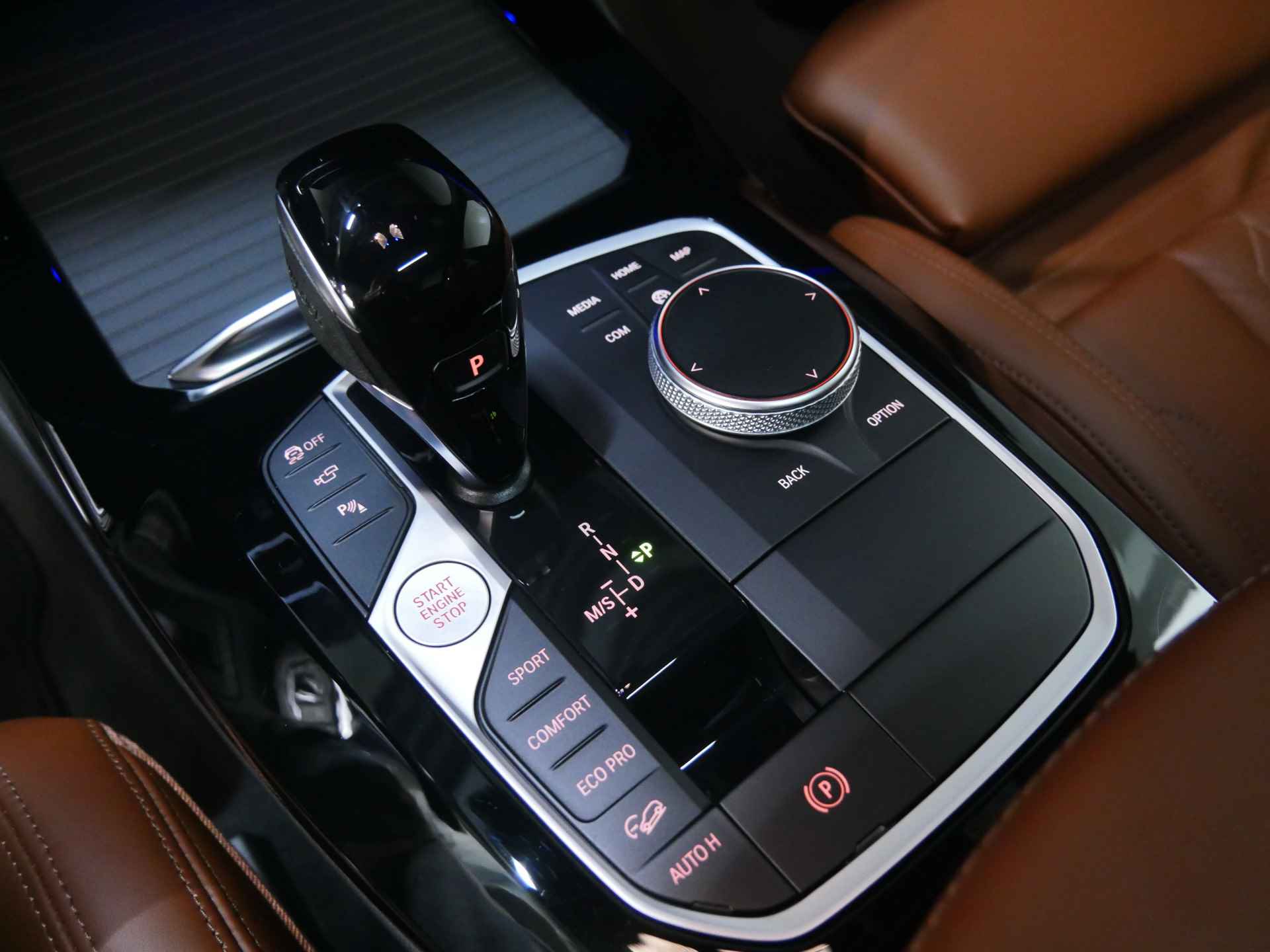 BMW X3 M40i xDrive High Executive Automaat / Panoramadak / Trekhaak / Laserlight / Sportstoelen / Adaptief M Onderstel / Parking Assistant Plus / Comfort Access - 20/39