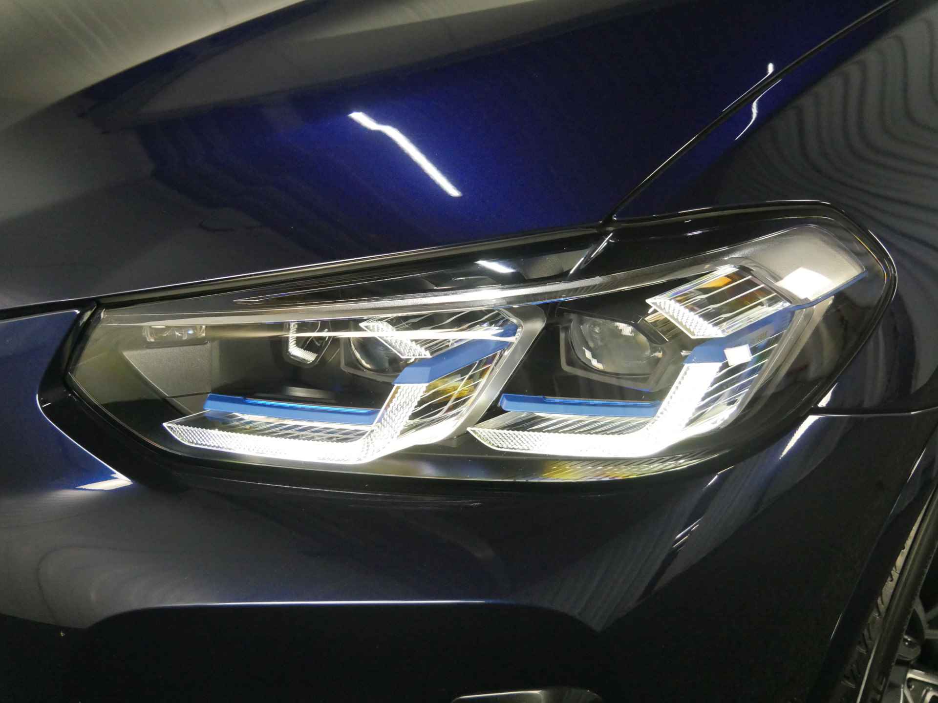 BMW X3 M40i xDrive High Executive Automaat / Panoramadak / Trekhaak / Laserlight / Sportstoelen / Adaptief M Onderstel / Parking Assistant Plus / Comfort Access - 28/39