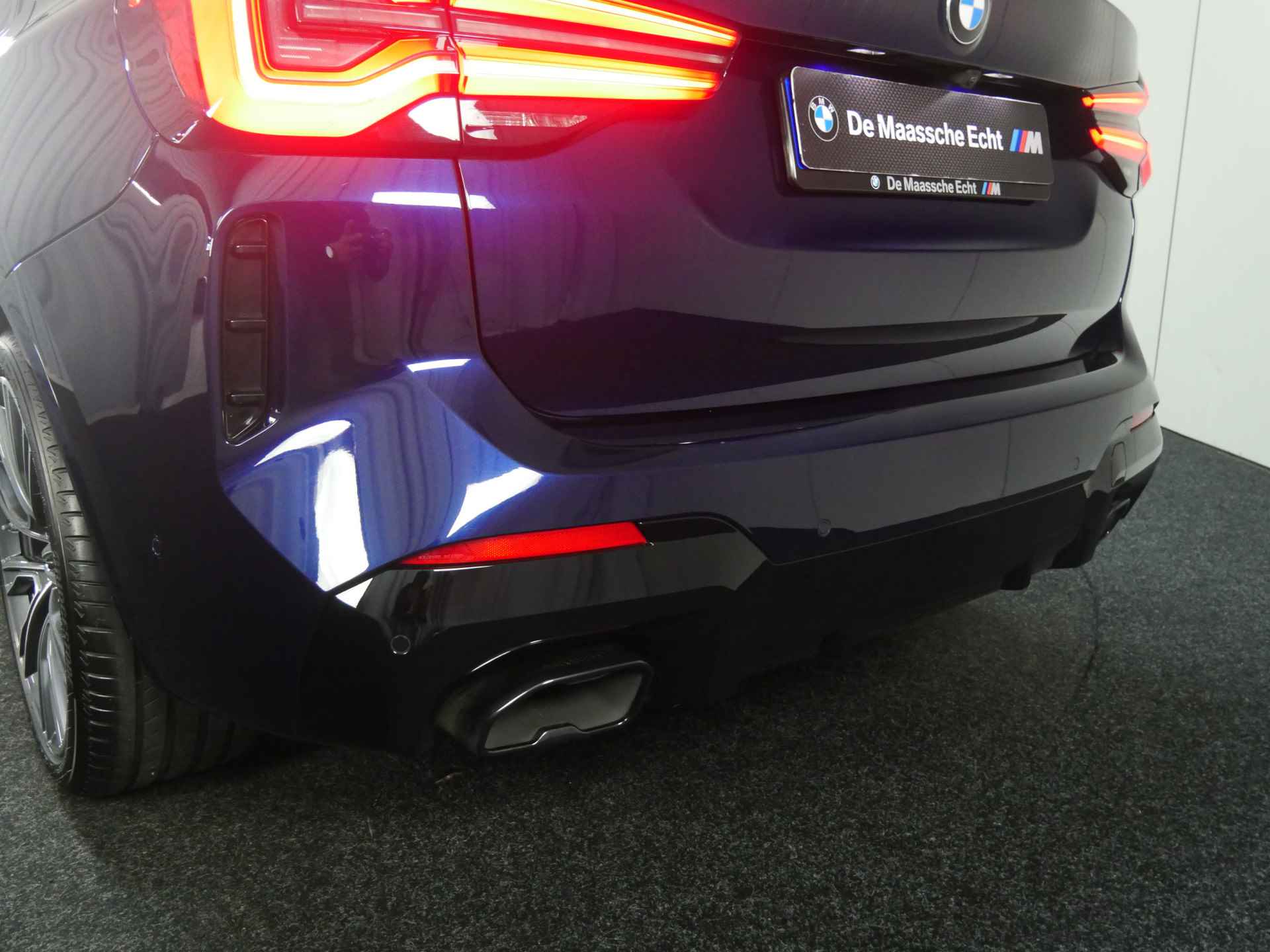 BMW X3 M40i xDrive High Executive Automaat / Panoramadak / Trekhaak / Laserlight / Sportstoelen / Adaptief M Onderstel / Parking Assistant Plus / Comfort Access - 32/39