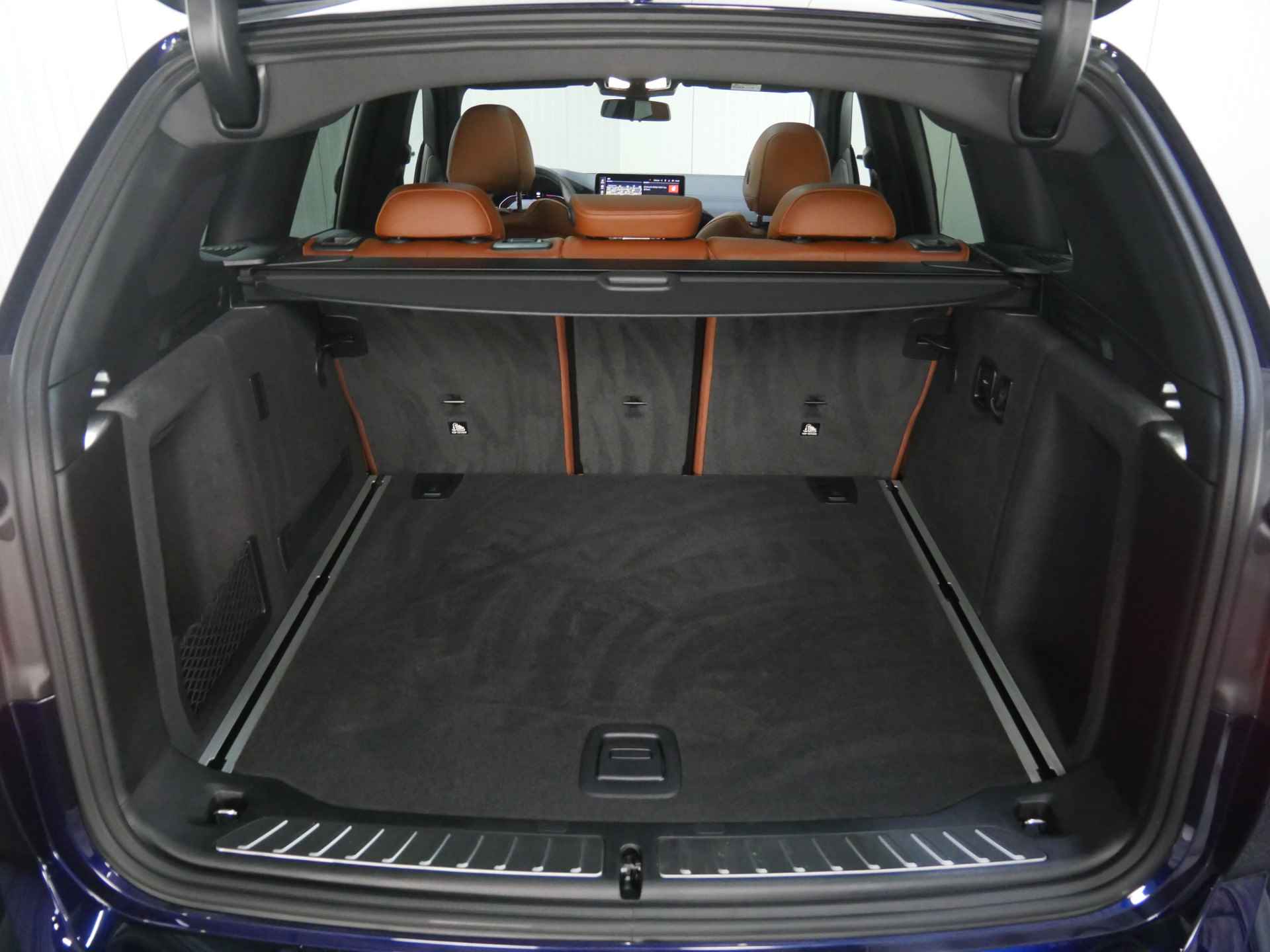 BMW X3 M40i xDrive High Executive Automaat / Panoramadak / Trekhaak / Laserlight / Sportstoelen / Adaptief M Onderstel / Parking Assistant Plus / Comfort Access - 36/39