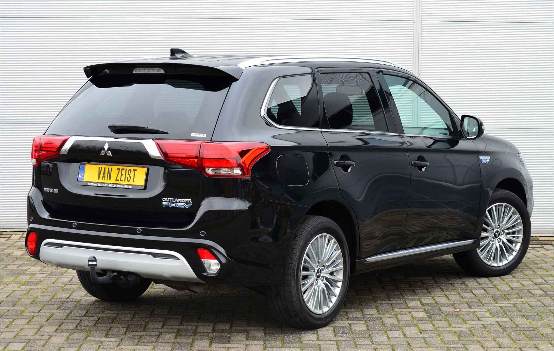 Mitsubishi Outlander PHEV 2.4 INSTYLE 4WD | PLUG IN HYBRID | V2G | FULL OPTIONS | TREKHAAK 1500KG | FABRIEKSGARANTIE TOT 22-06-2028* | ALL IN RIJKLAARPRIJS - 3/52