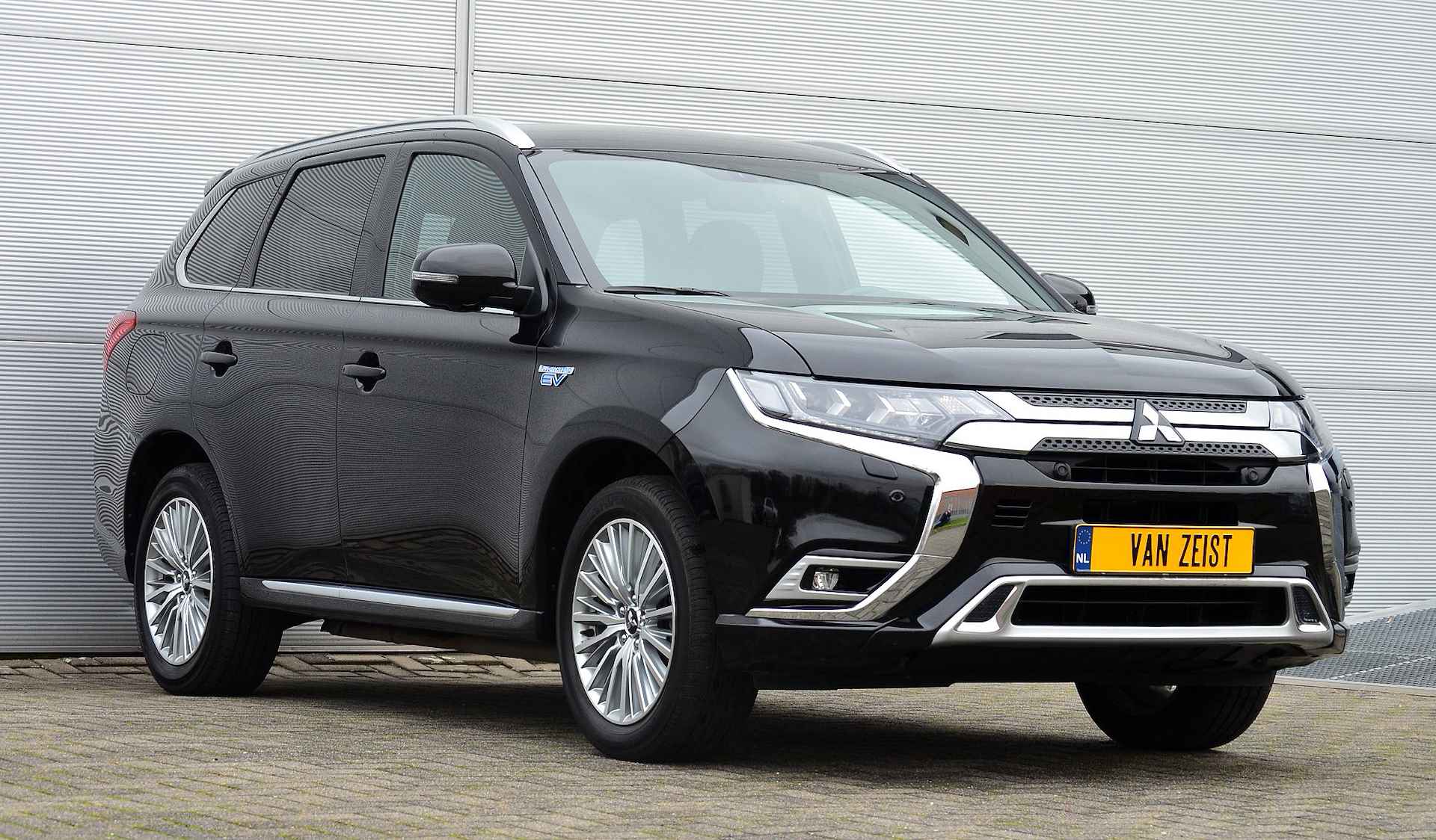 Mitsubishi Outlander PHEV 2.4 INSTYLE 4WD | PLUG IN HYBRID | V2G | FULL OPTIONS | TREKHAAK 1500KG | FABRIEKSGARANTIE TOT 22-06-2028* | ALL IN RIJKLAARPRIJS - 13/52