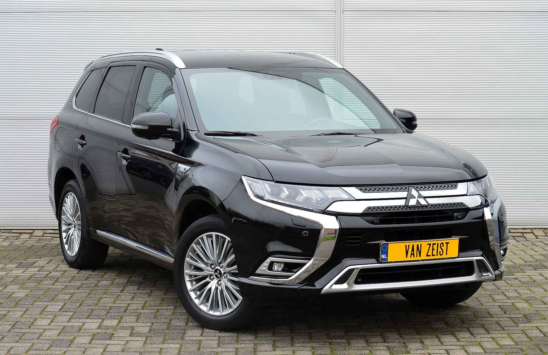 Mitsubishi Outlander PHEV 2.4 INSTYLE 4WD | PLUG IN HYBRID | V2G | FULL OPTIONS | TREKHAAK 1500KG | FABRIEKSGARANTIE TOT 22-06-2028* | ALL IN RIJKLAARPRIJS - 14/52