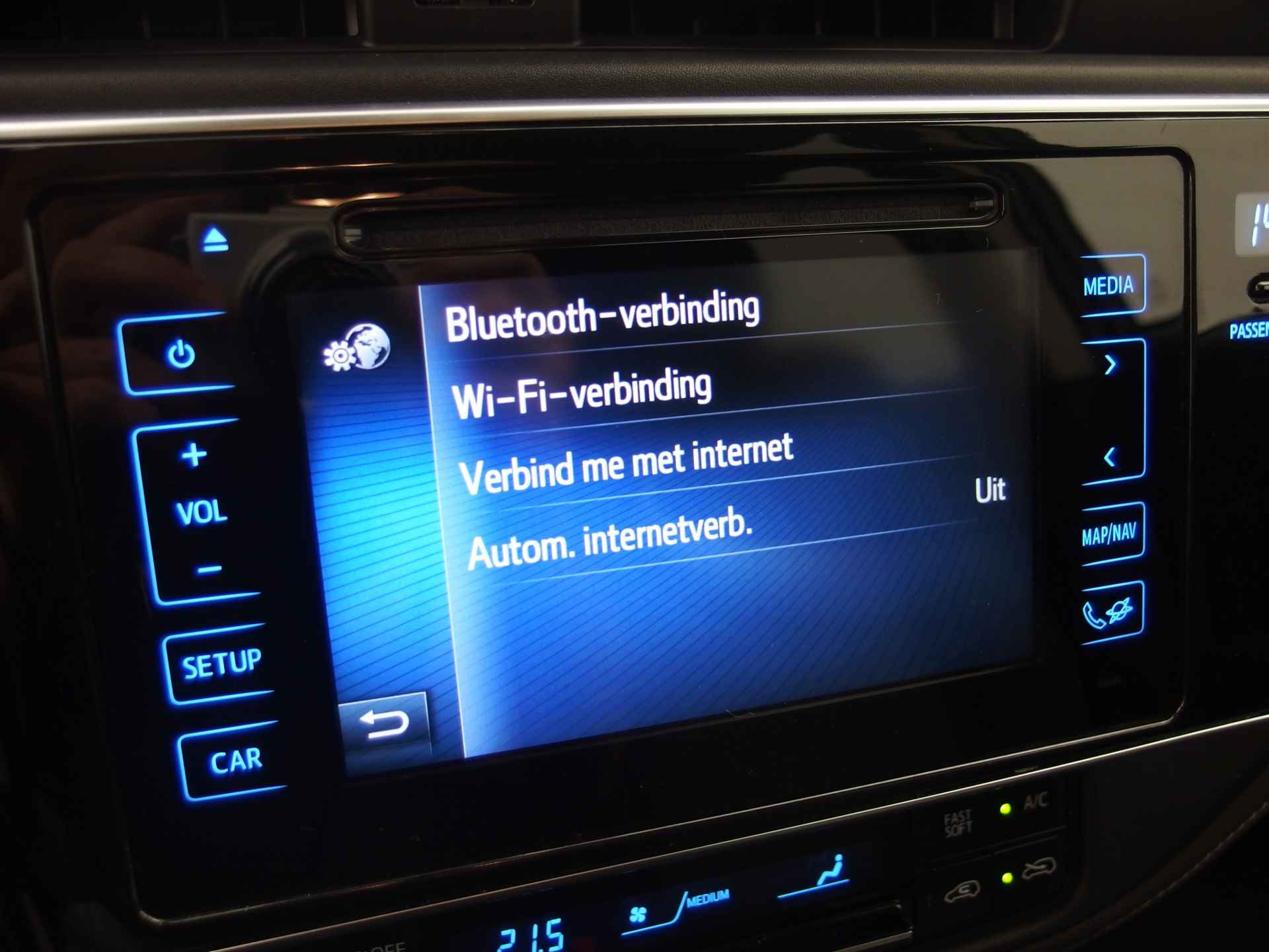 Toyota Auris 1.8 Hybrid Dynamic Ultimate CAMERA / STOELVERW / DAB+ / PDC / BLUETOOTH / CRUISE / NL-AUTO . - 32/43