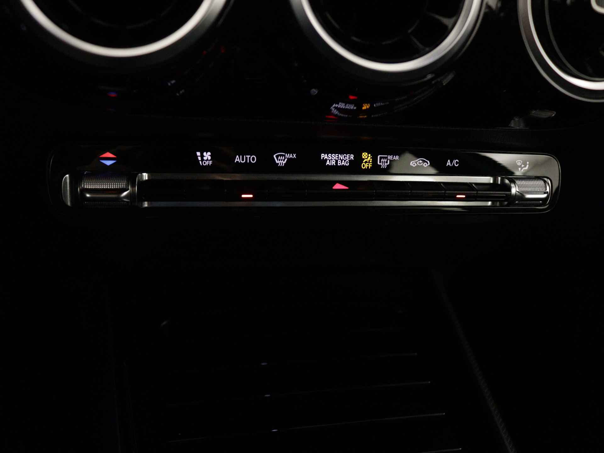 Mercedes-Benz B-Klasse 180 Business Solution Plus | Achteruitrijcamera | Navigatie | Stoelverwarming | Cruisecontrol | Apple Carplay | Inclusief 24 maanden MB Certified garantie voor Europa. - 12/43