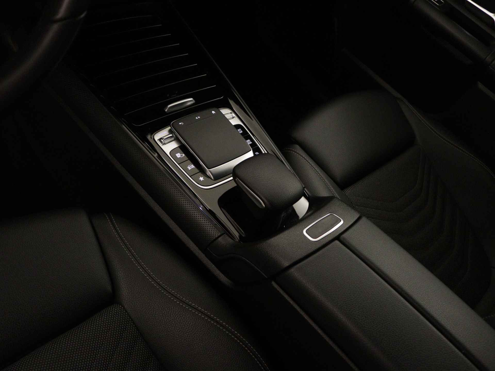Mercedes-Benz B-Klasse 180 Business Solution Plus | Achteruitrijcamera | Navigatie | Stoelverwarming | Cruisecontrol | Apple Carplay | Inclusief 24 maanden MB Certified garantie voor Europa. - 13/43