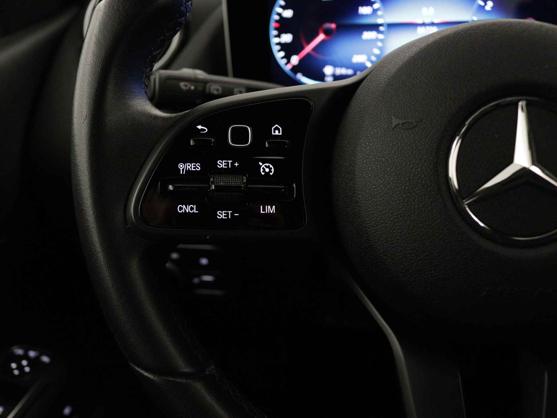 Mercedes-Benz B-Klasse 180 Business Solution Plus | Achteruitrijcamera | Navigatie | Stoelverwarming | Cruisecontrol | Apple Carplay | Inclusief 24 maanden MB Certified garantie voor Europa. - 22/43