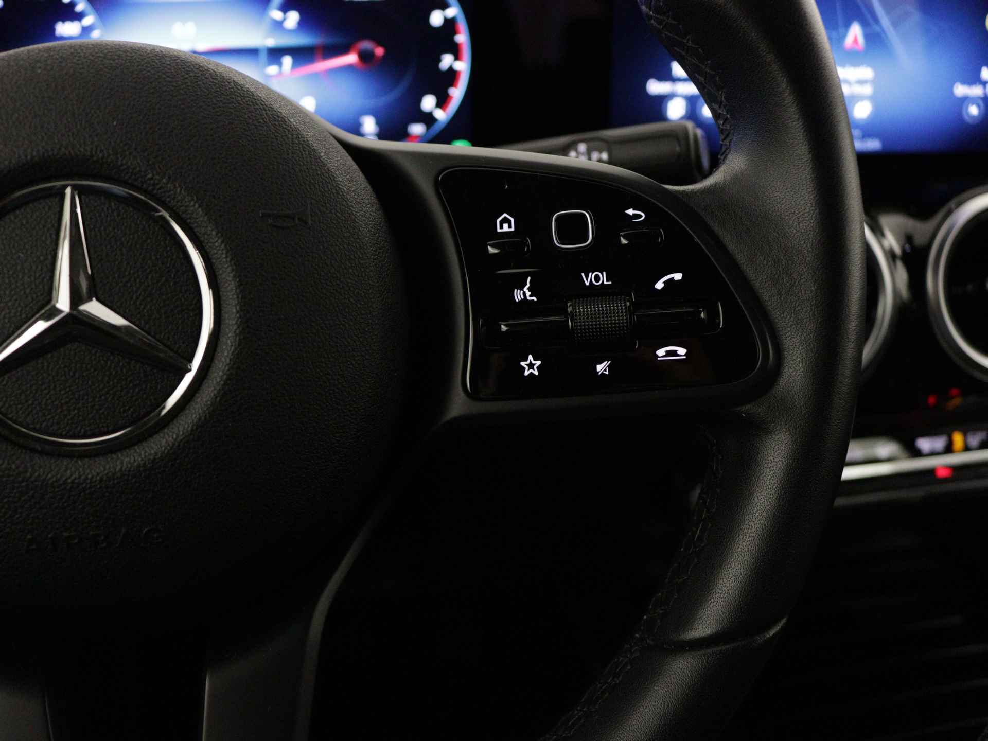 Mercedes-Benz B-Klasse 180 Business Solution Plus | Achteruitrijcamera | Navigatie | Stoelverwarming | Cruisecontrol | Apple Carplay | Inclusief 24 maanden MB Certified garantie voor Europa. - 23/43