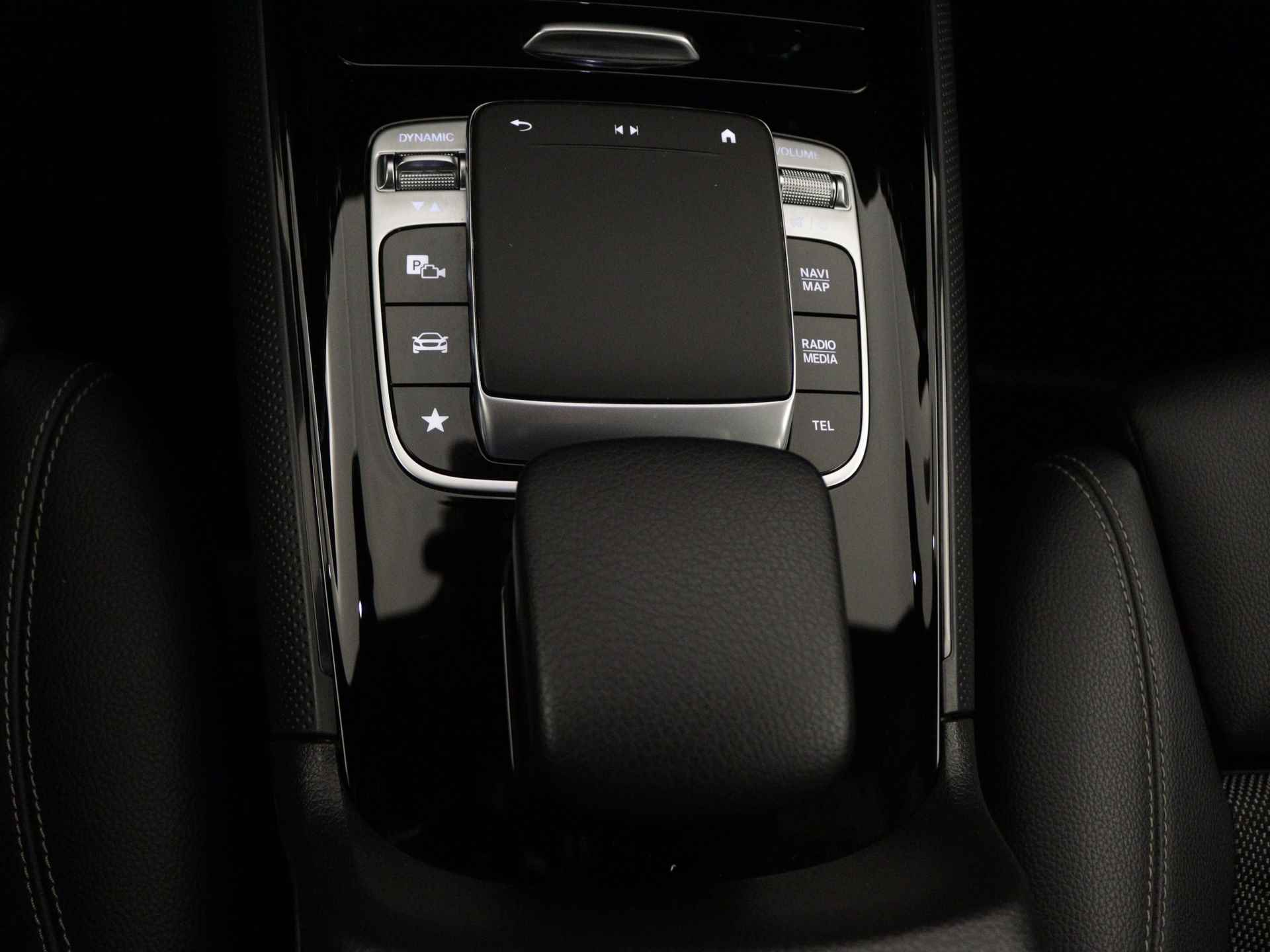 Mercedes-Benz B-Klasse 180 Business Solution Plus | Achteruitrijcamera | Navigatie | Stoelverwarming | Cruisecontrol | Apple Carplay | Inclusief 24 maanden MB Certified garantie voor Europa. - 34/43
