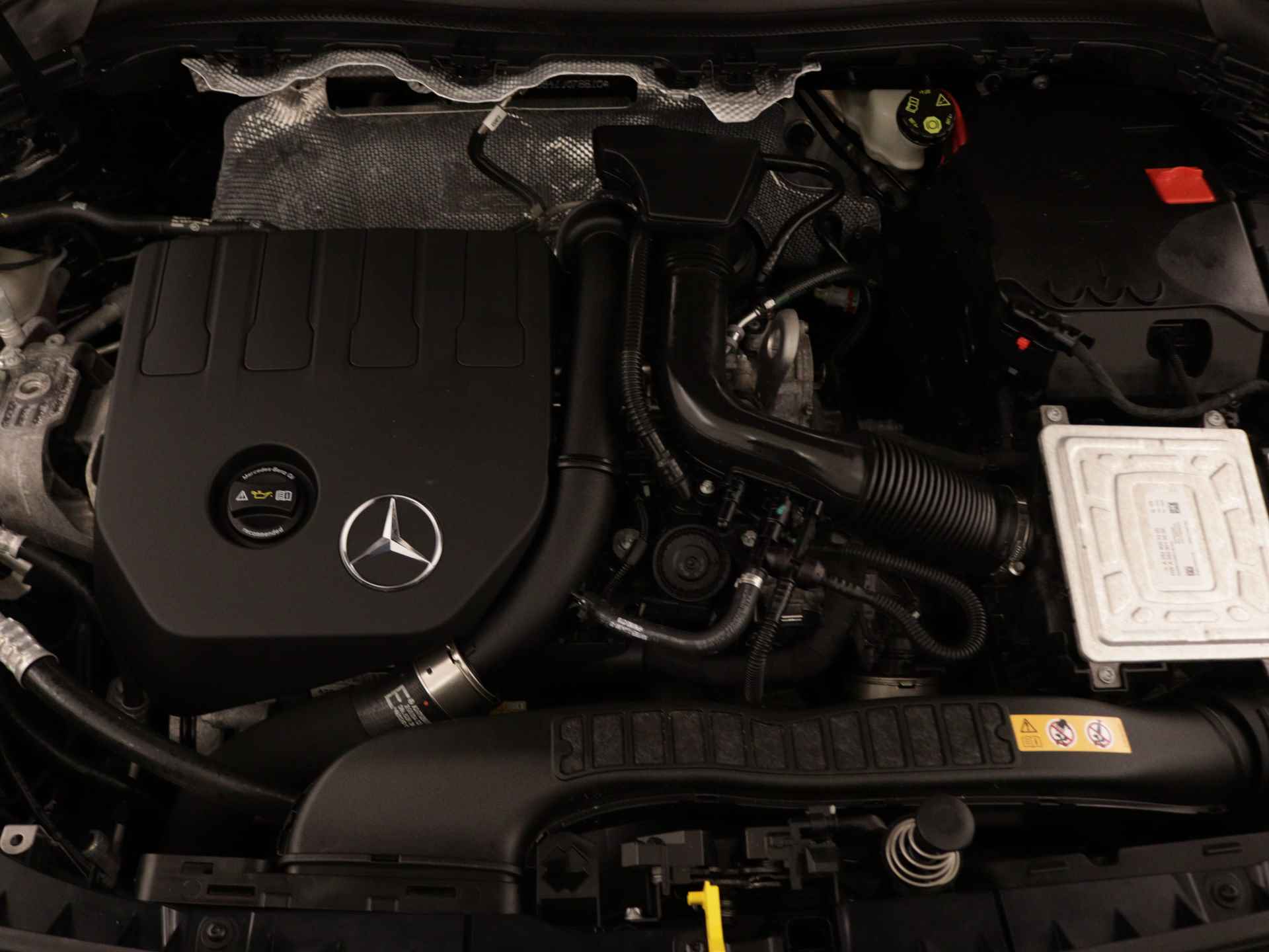 Mercedes-Benz B-Klasse 180 Business Solution Plus | Achteruitrijcamera | Navigatie | Stoelverwarming | Cruisecontrol | Apple Carplay | Inclusief 24 maanden MB Certified garantie voor Europa. - 40/43