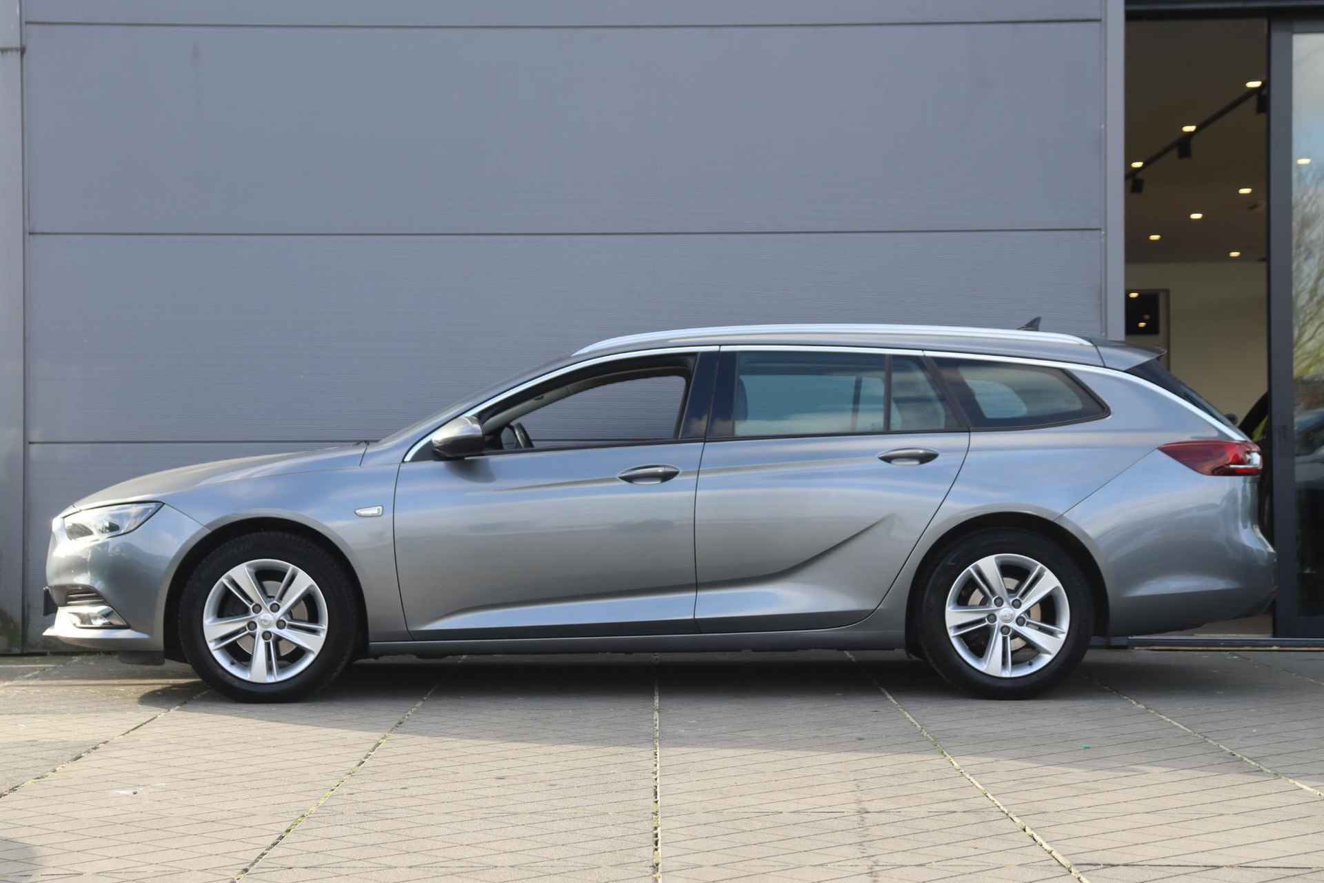 Opel Insignia Sports Tourer 1.5 Turbo Business Executive / Navigatie / Trekhaak / CarPlay / PDC / Keyless - 2/50