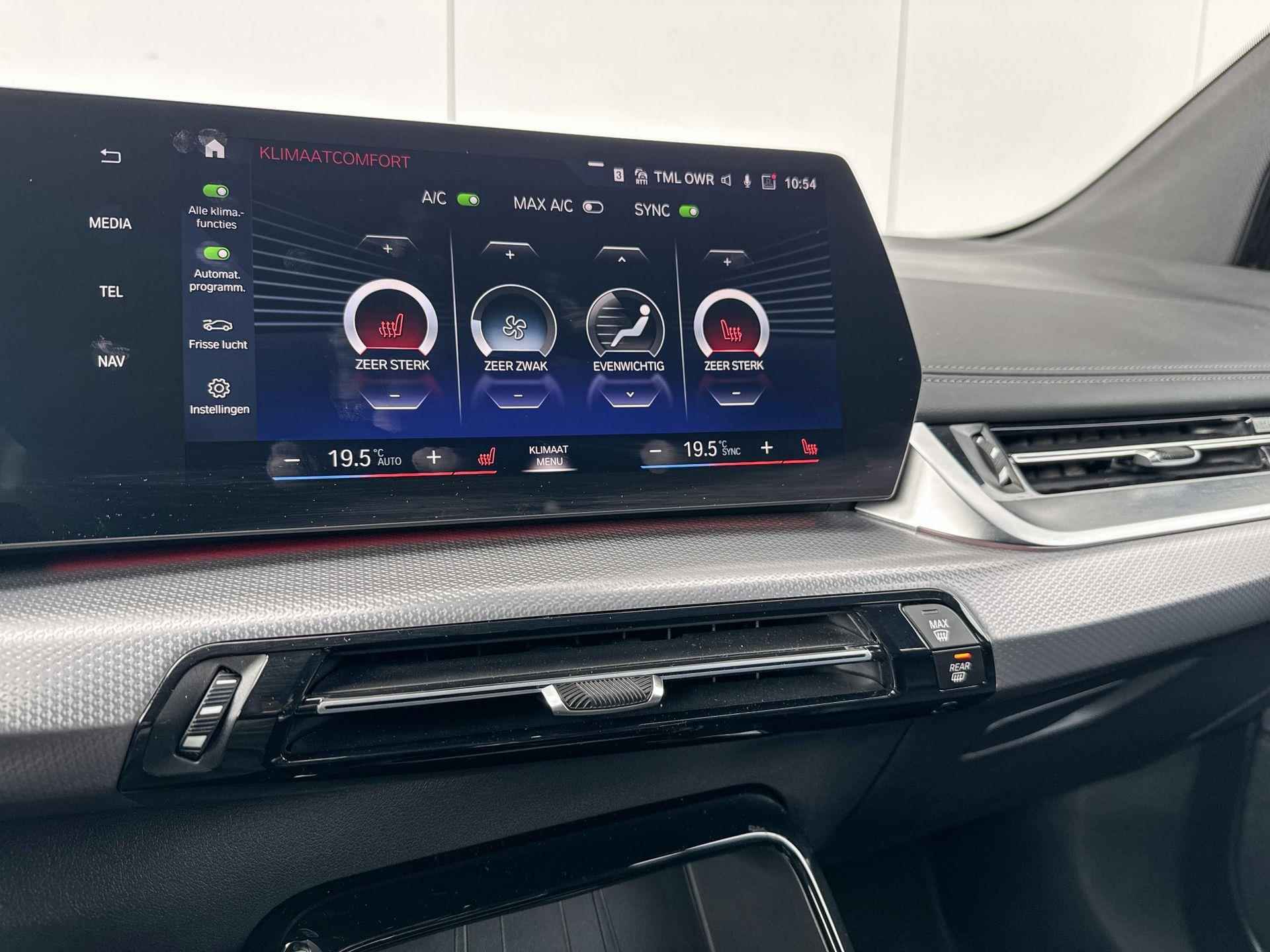 BMW 2 Serie Active Tourer 225e xDrive M-Sport Comfort Acces / Electrische Stoelverstelling / Automatisch Dimmende Binnen & Buitenspiegel / Adaptieve Led / Driving Assistant Plus / Harman Kardon / Driving Assistant Plus - 22/23