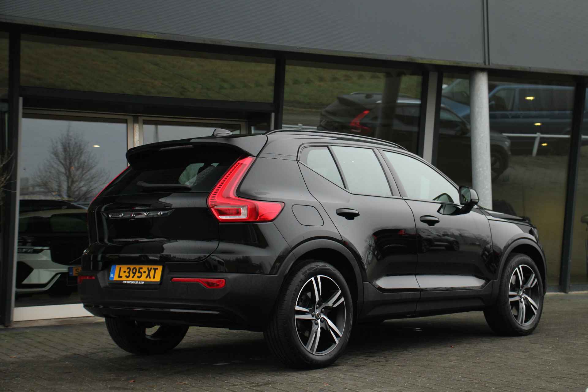 Volvo XC40 T4 Recharge R-Design Expression | Adaptive Cruise | Harman/Kardon | Verwarmde voorruit | Camera | BLIS | Trekhaak - 3/39