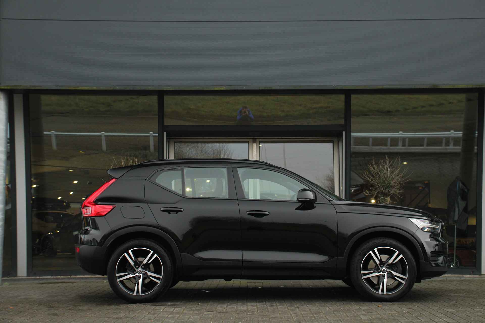 Volvo XC40 T4 Recharge R-Design Expression | Adaptive Cruise | Harman/Kardon | Verwarmde voorruit | Camera | BLIS | Trekhaak - 6/39