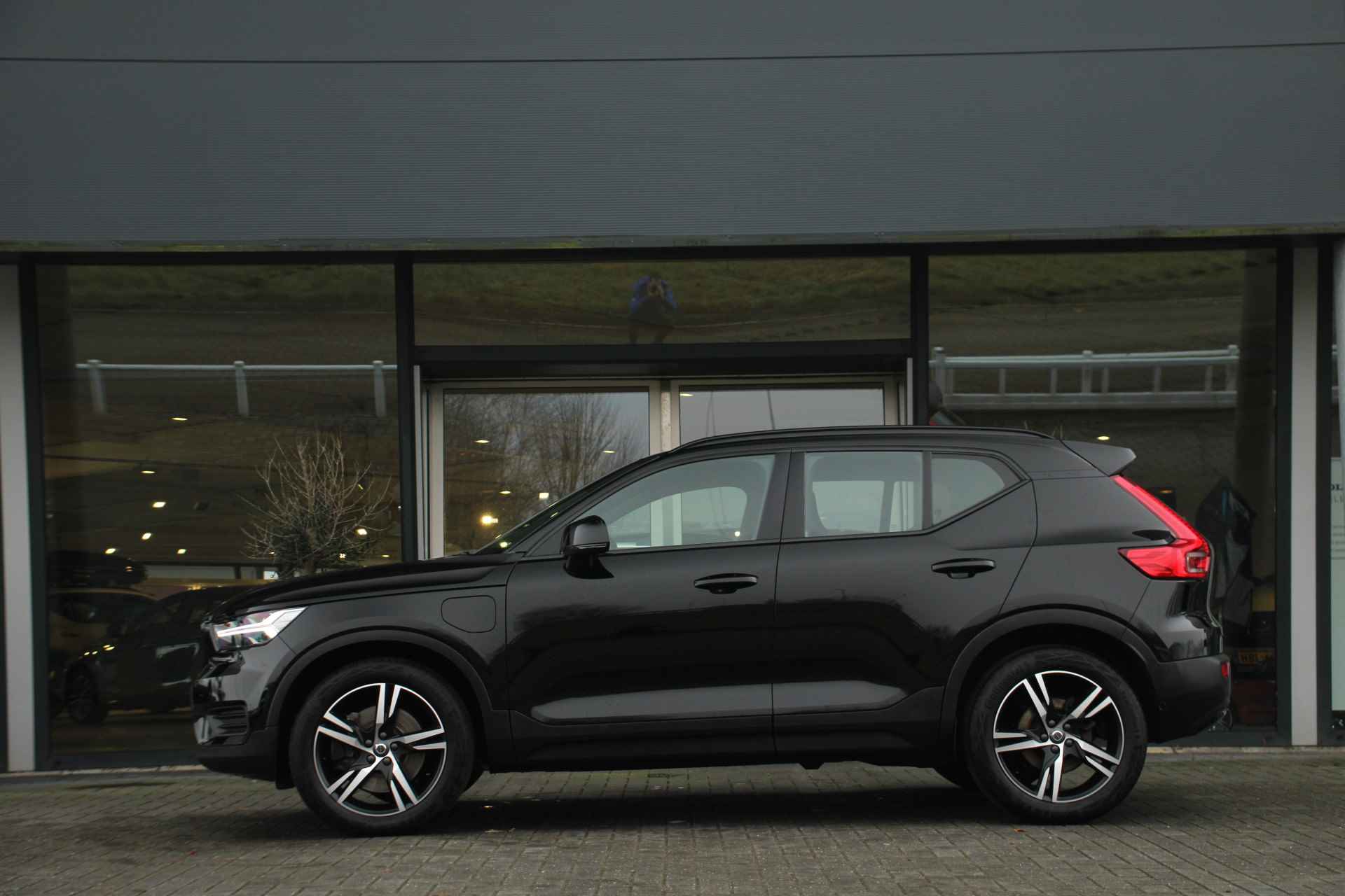 Volvo XC40 T4 Recharge R-Design Expression | Adaptive Cruise | Harman/Kardon | Verwarmde voorruit | Camera | BLIS | Trekhaak - 7/39