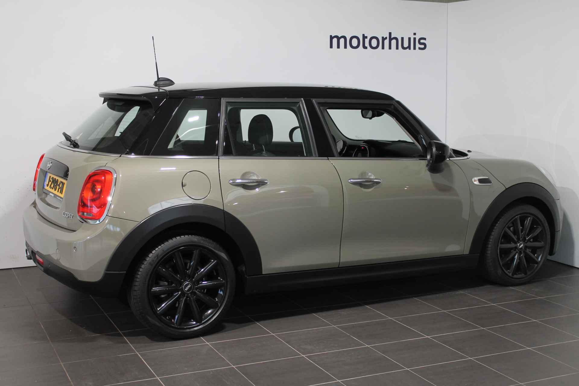 MINI Mini 5-Deurs (f55) 1.5 136pk Automaat Cooper Business Edition - 6/28