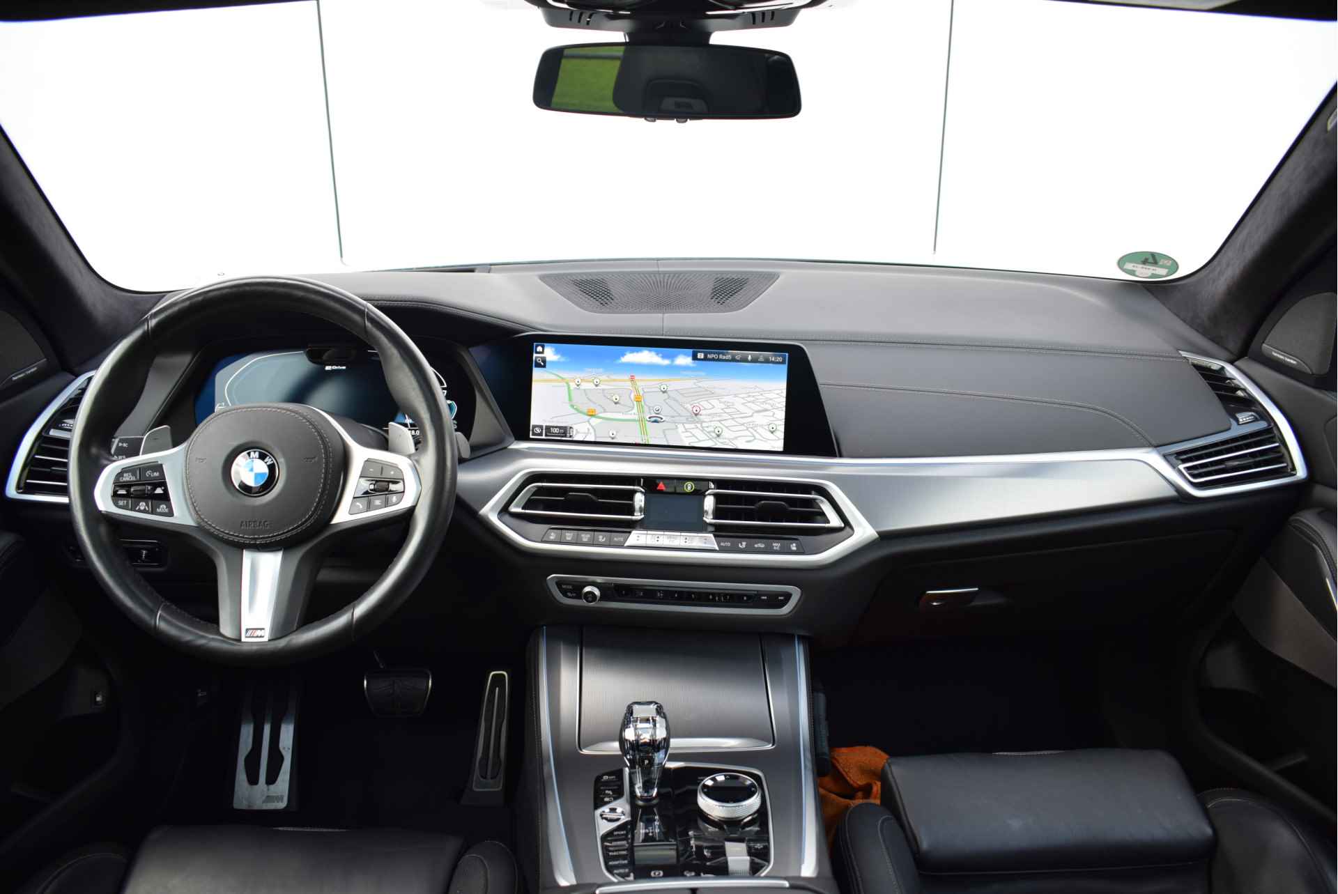 BMW X5 xDrive45e High Executive M Sport Automaat / Panoramadak Sky Lounge / Trekhaak / Laserlight / Head-Up / Harman Kardon / Gesture Control / Parking Assistant - 4/38