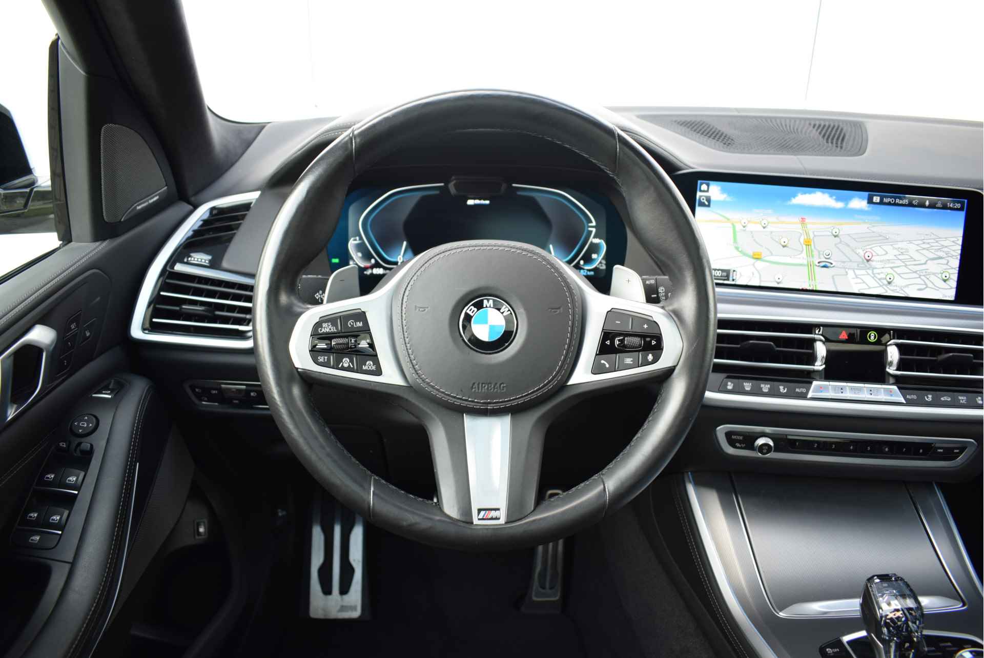 BMW X5 xDrive45e High Executive M Sport Automaat / Panoramadak Sky Lounge / Trekhaak / Laserlight / Head-Up / Harman Kardon / Gesture Control / Parking Assistant - 16/38