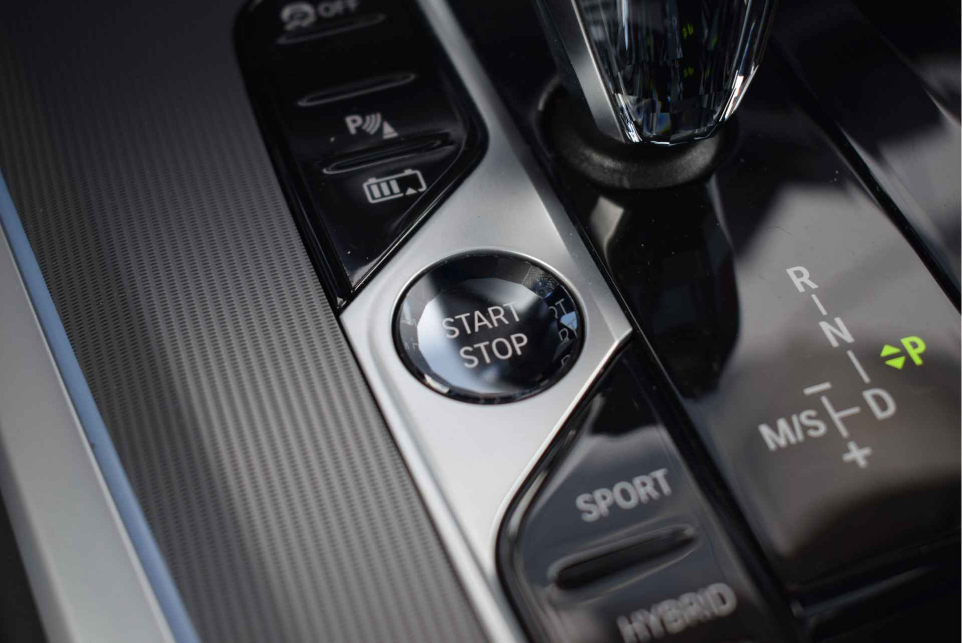 BMW X5 xDrive45e High Executive M Sport Automaat / Panoramadak Sky Lounge / Trekhaak / Laserlight / Head-Up / Harman Kardon / Gesture Control / Parking Assistant - 35/38