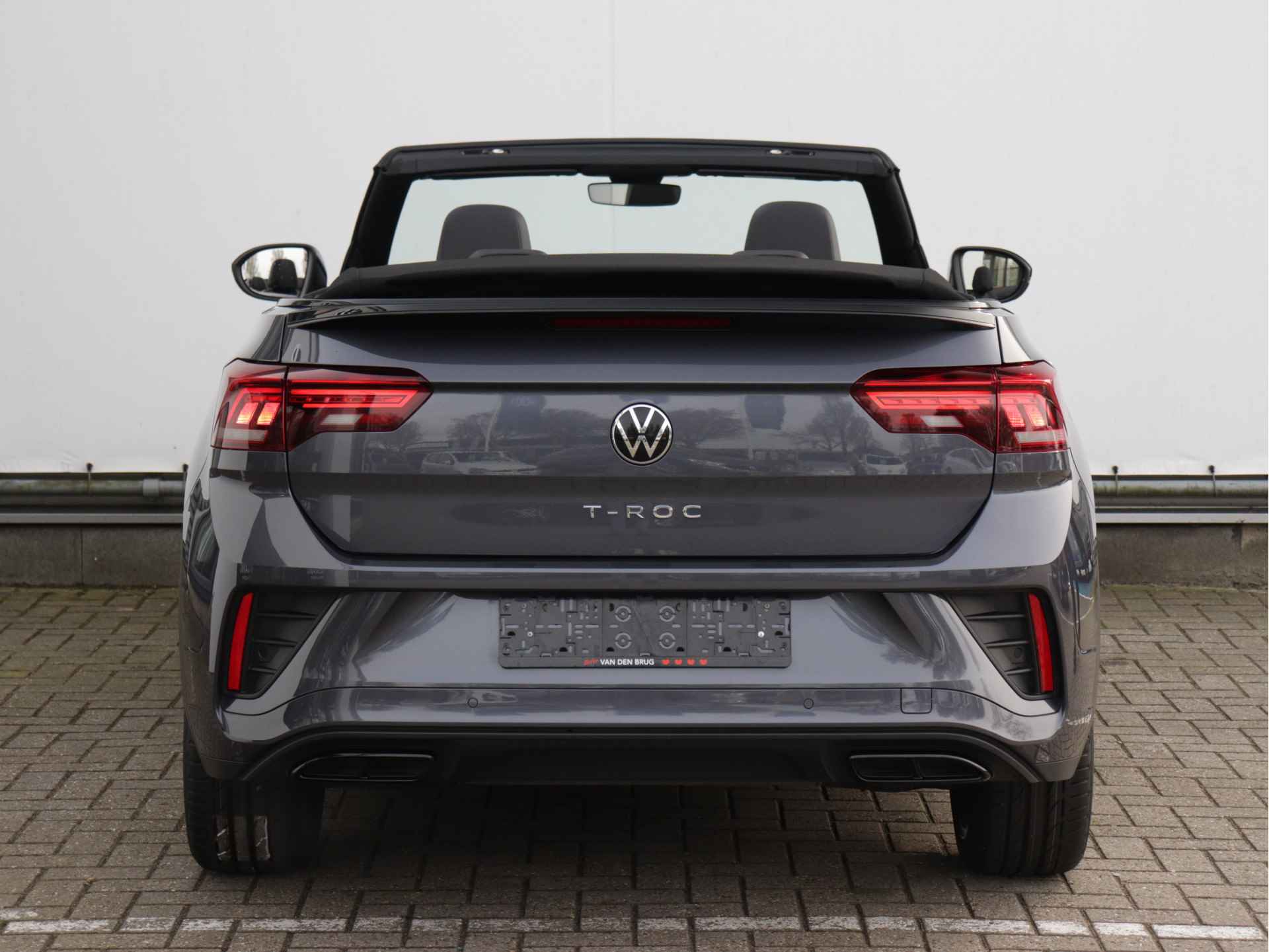 Volkswagen T-Roc Cabrio 1.5 TSI R-Line 150pk Automaat | Black Style | Navigatie | Stoel- en Stuurverwarming | 19" Velgen | - 6/66