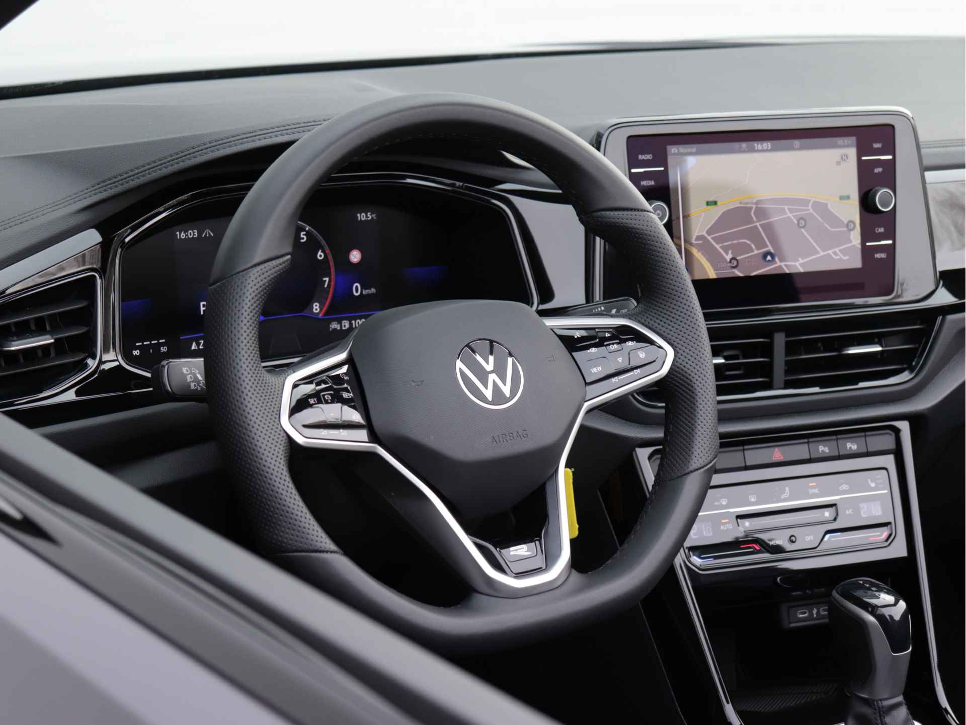 Volkswagen T-Roc Cabrio 1.5 TSI R-Line 150pk Automaat | Black Style | Navigatie | Stoel- en Stuurverwarming | 19" Velgen | - 9/66