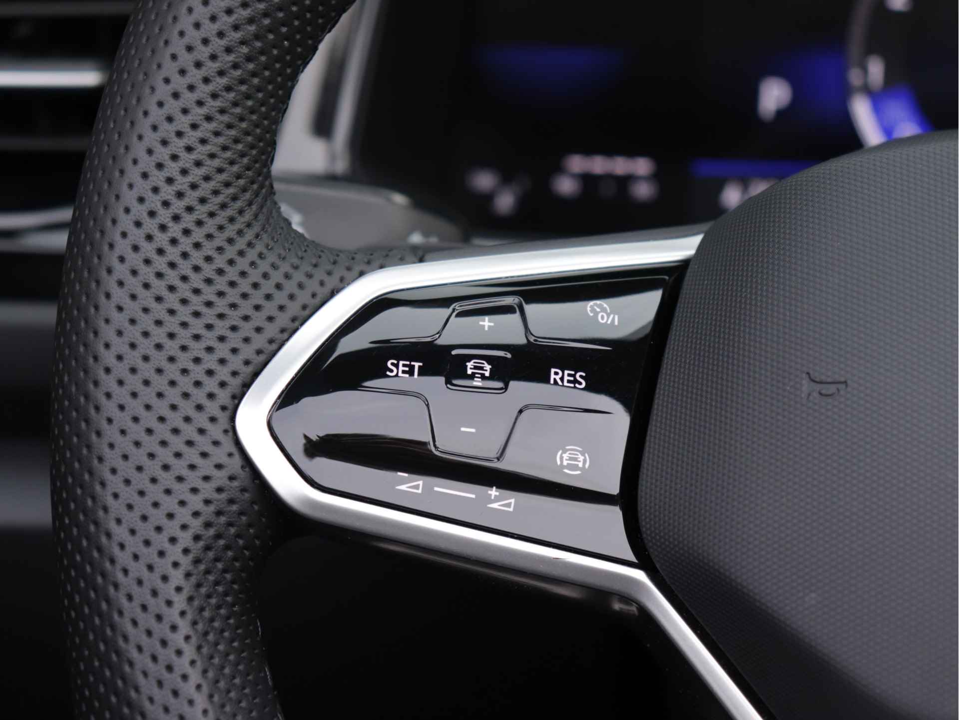 Volkswagen T-Roc Cabrio 1.5 TSI R-Line 150pk Automaat | Black Style | Navigatie | Stoel- en Stuurverwarming | 19" Velgen | - 11/66