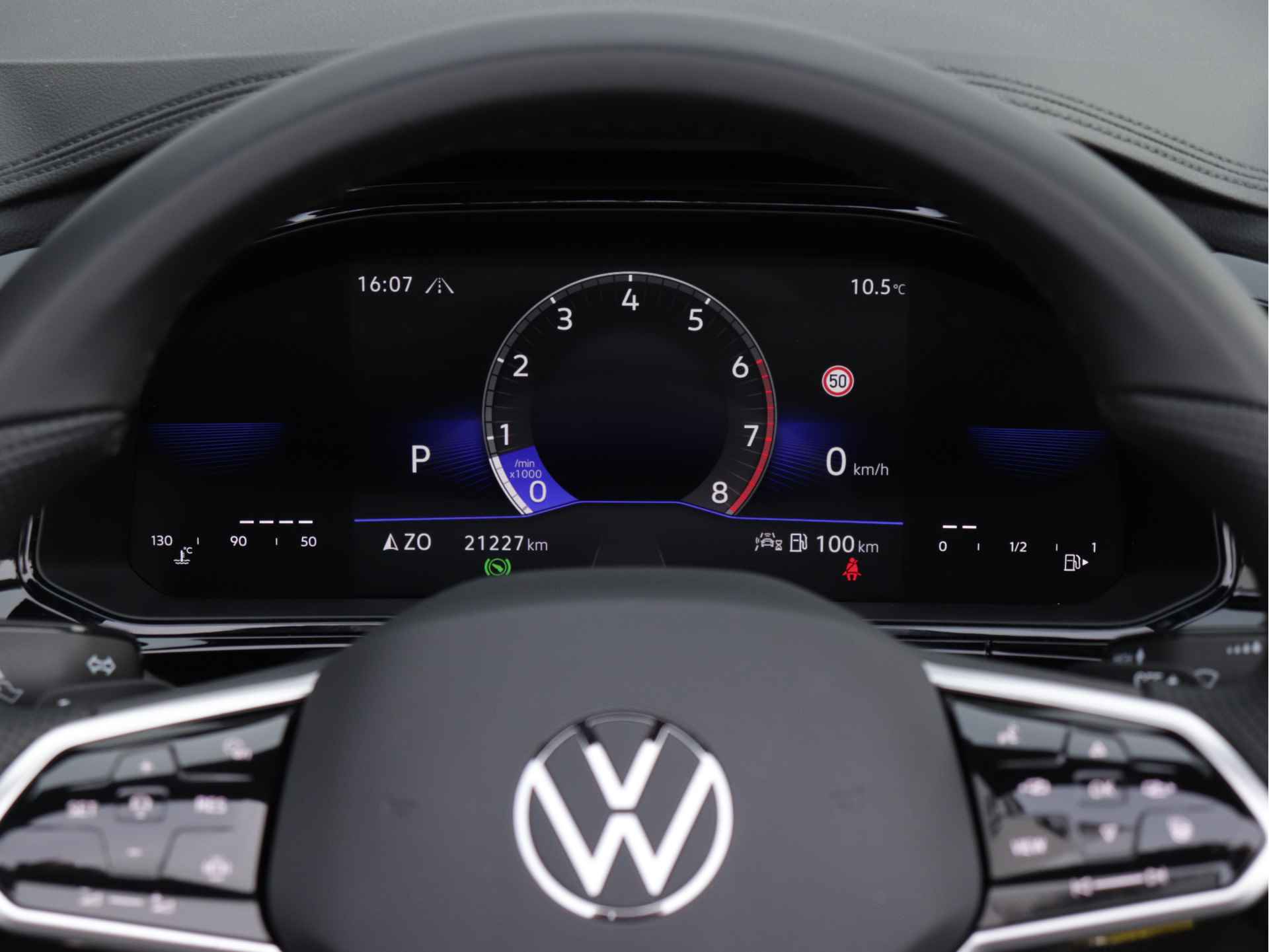 Volkswagen T-Roc Cabrio 1.5 TSI R-Line 150pk Automaat | Black Style | Navigatie | Stoel- en Stuurverwarming | 19" Velgen | - 12/66