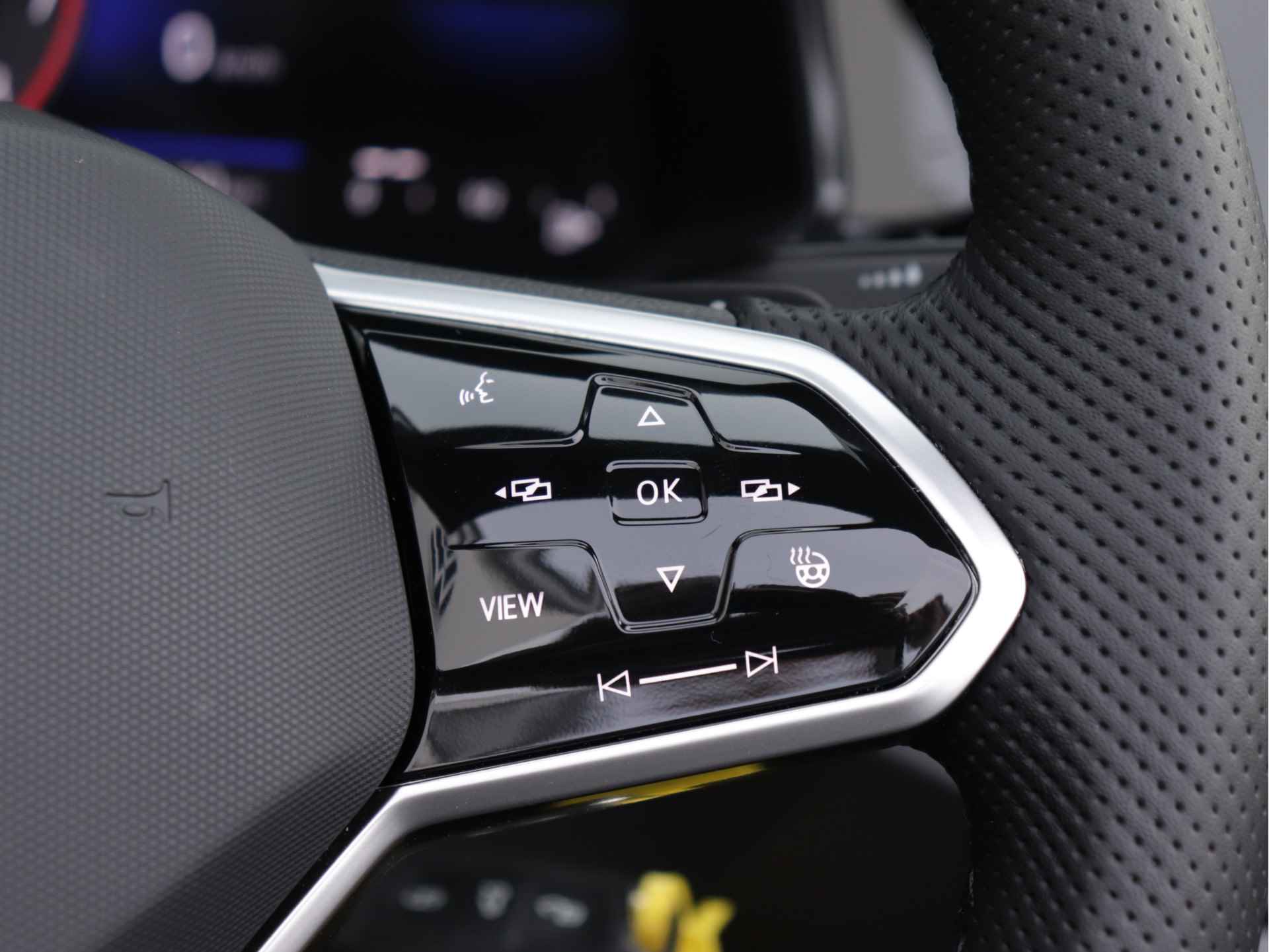 Volkswagen T-Roc Cabrio 1.5 TSI R-Line 150pk Automaat | Black Style | Navigatie | Stoel- en Stuurverwarming | 19" Velgen | - 13/66