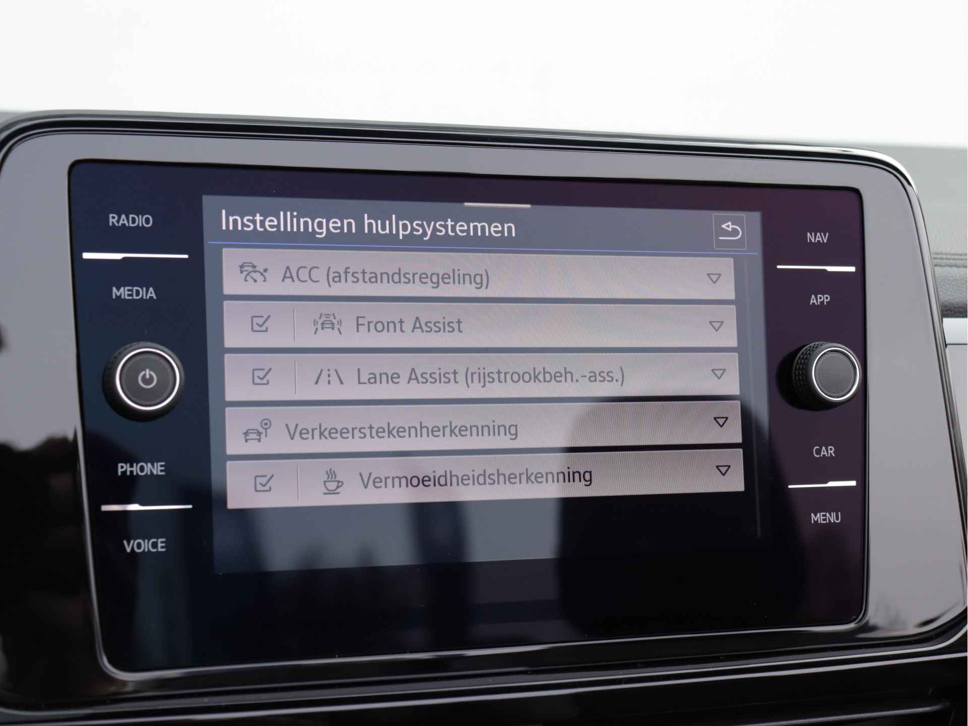 Volkswagen T-Roc Cabrio 1.5 TSI R-Line 150pk Automaat | Black Style | Navigatie | Stoel- en Stuurverwarming | 19" Velgen | - 25/66